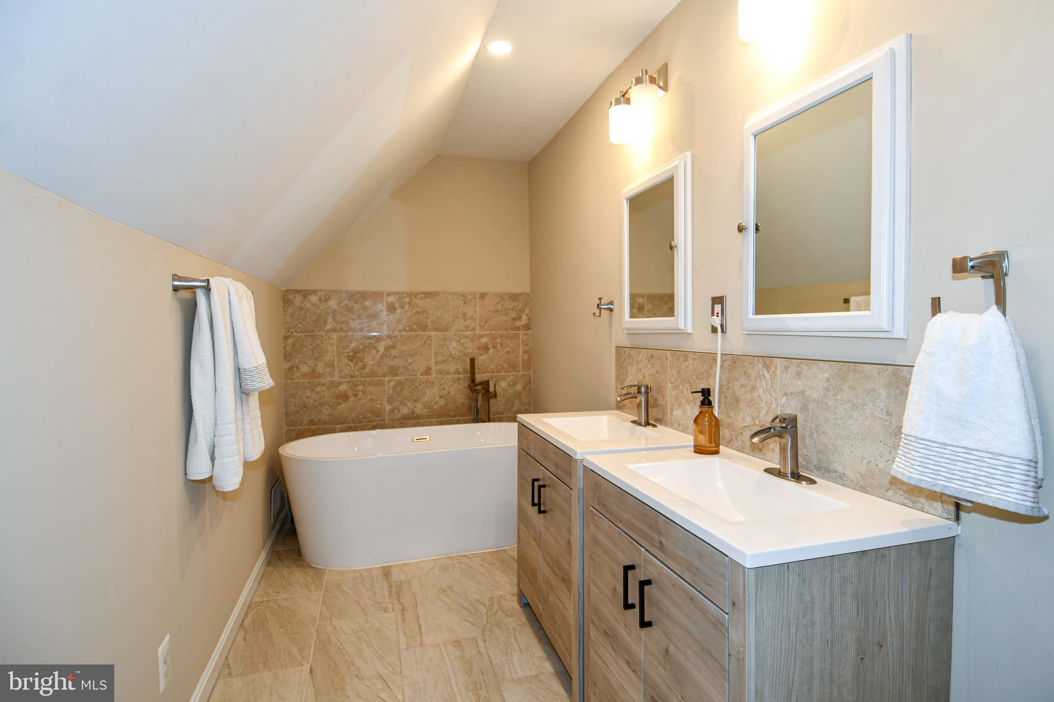 BROOKVILLE KNOLLS - Residential