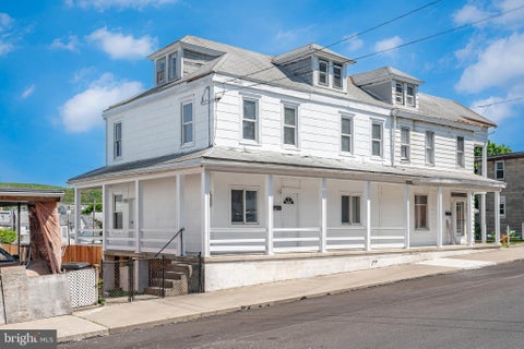 Townhouse For Sale - 335 W 6th Street<br/> MOUNT CARMEL, PA 17851