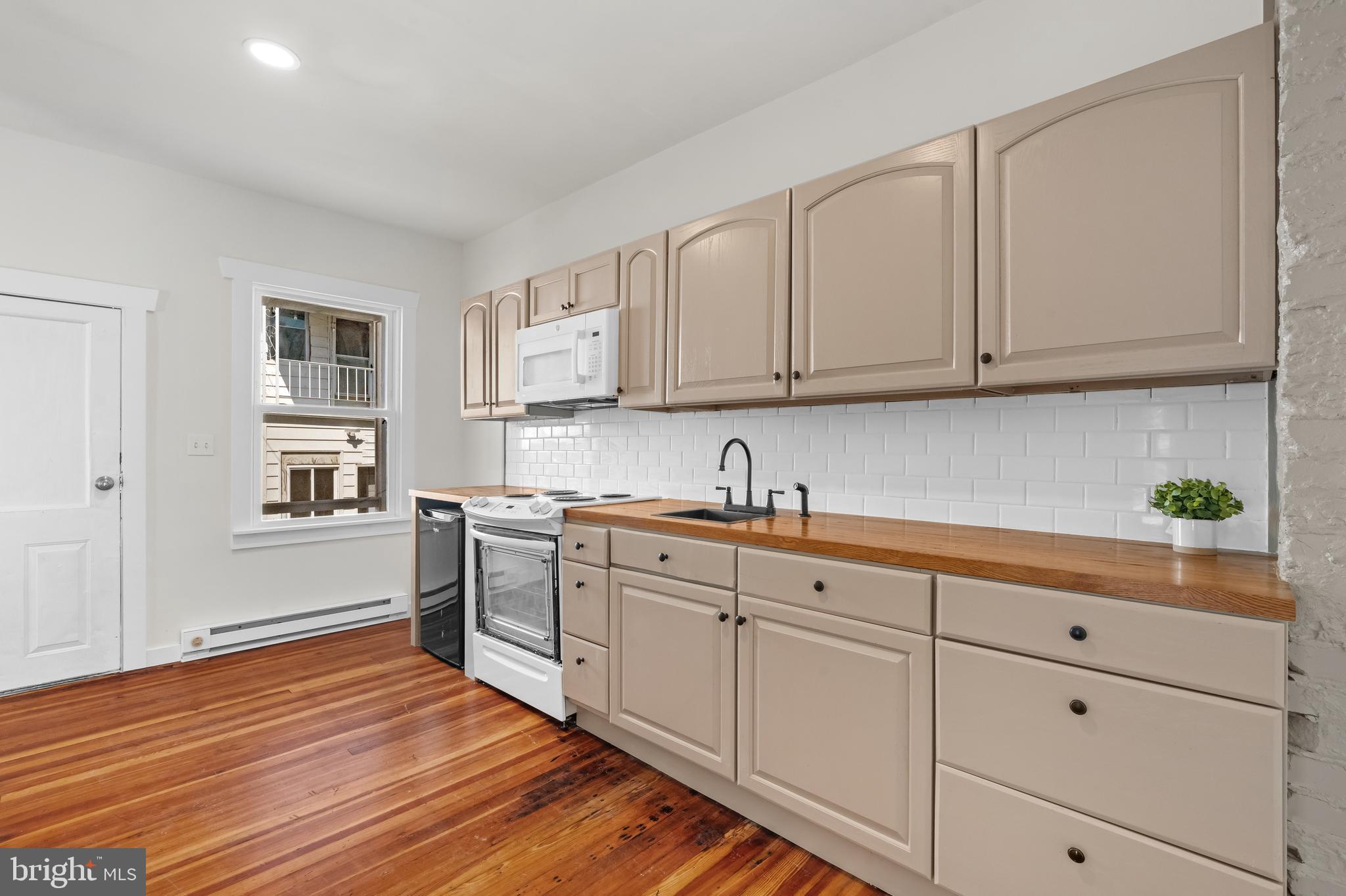 335 W 6TH STREET