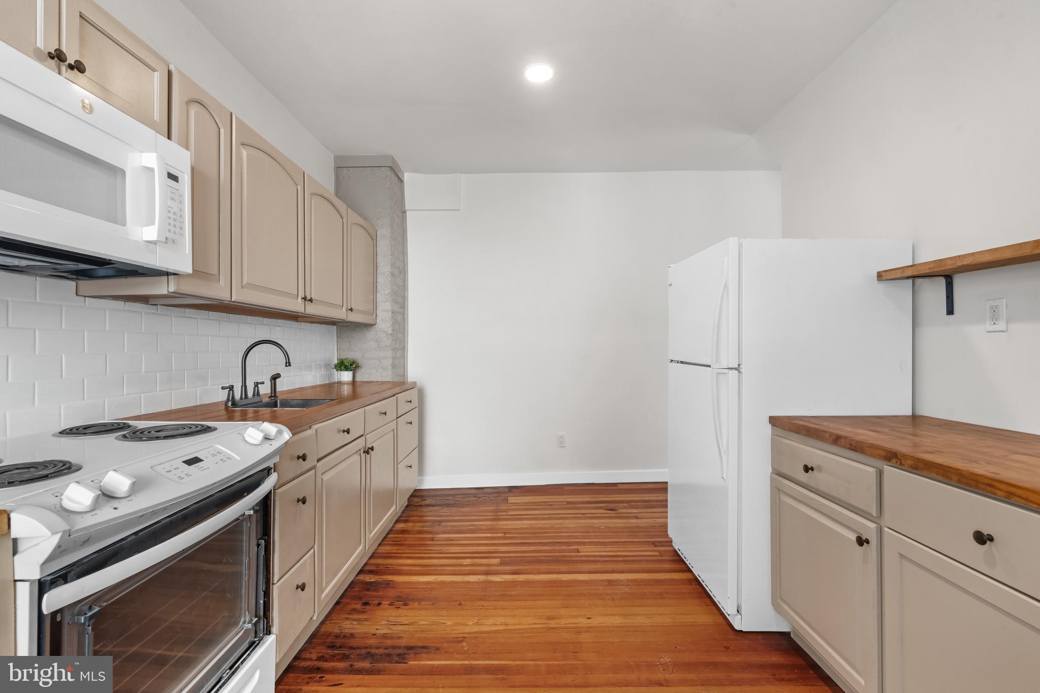 335 W 6TH STREET