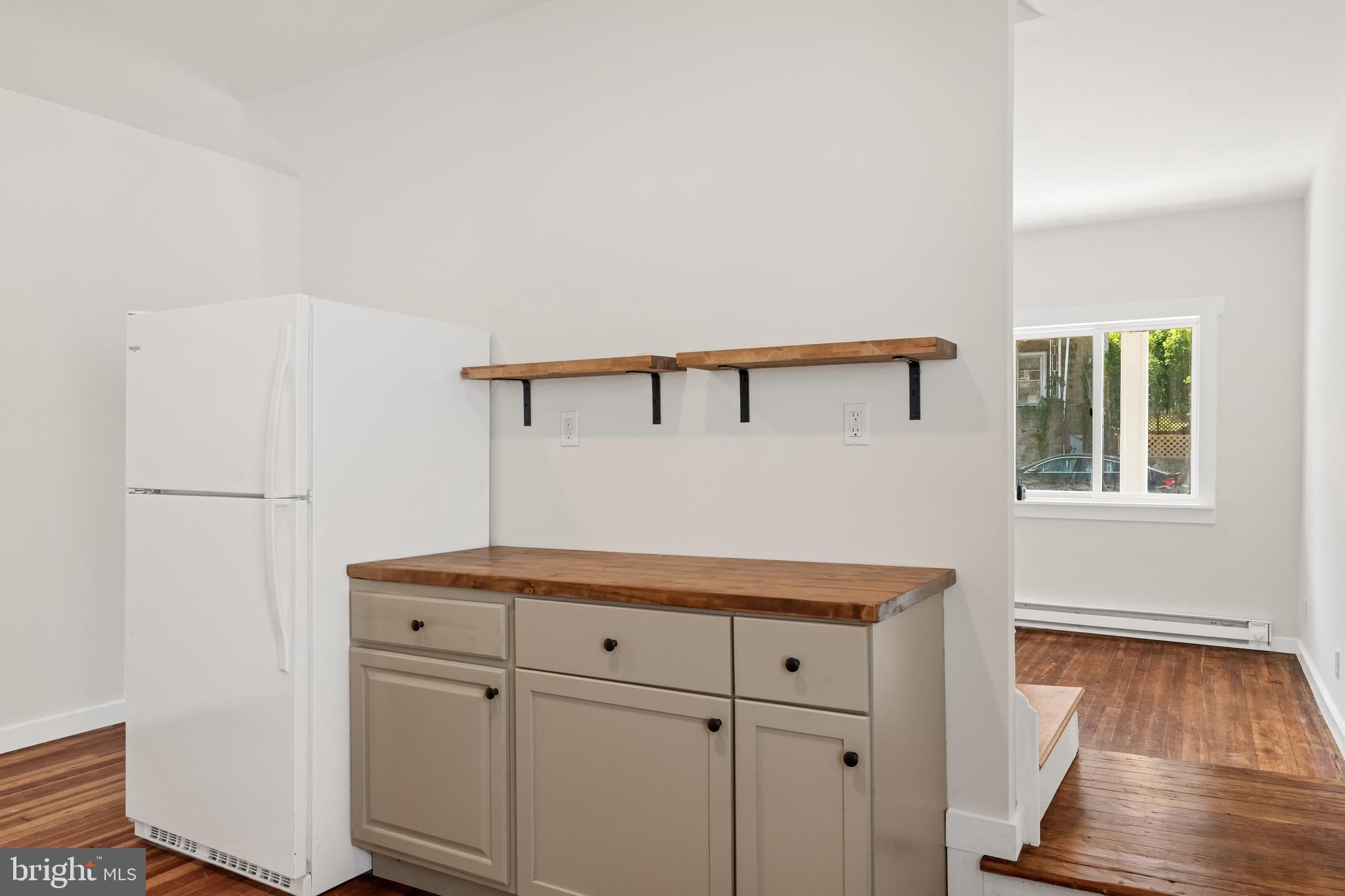 335 W 6TH STREET