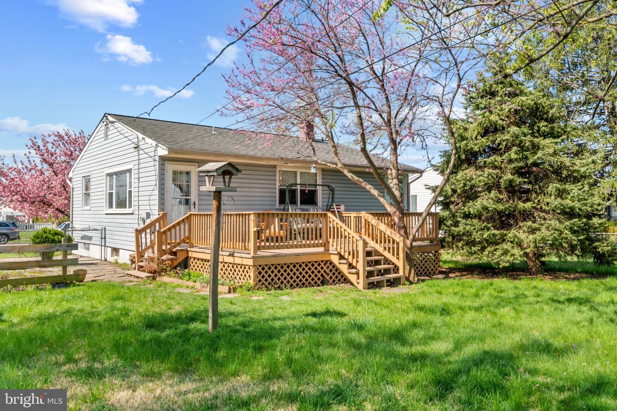 PLEASANTVILLE - Residential