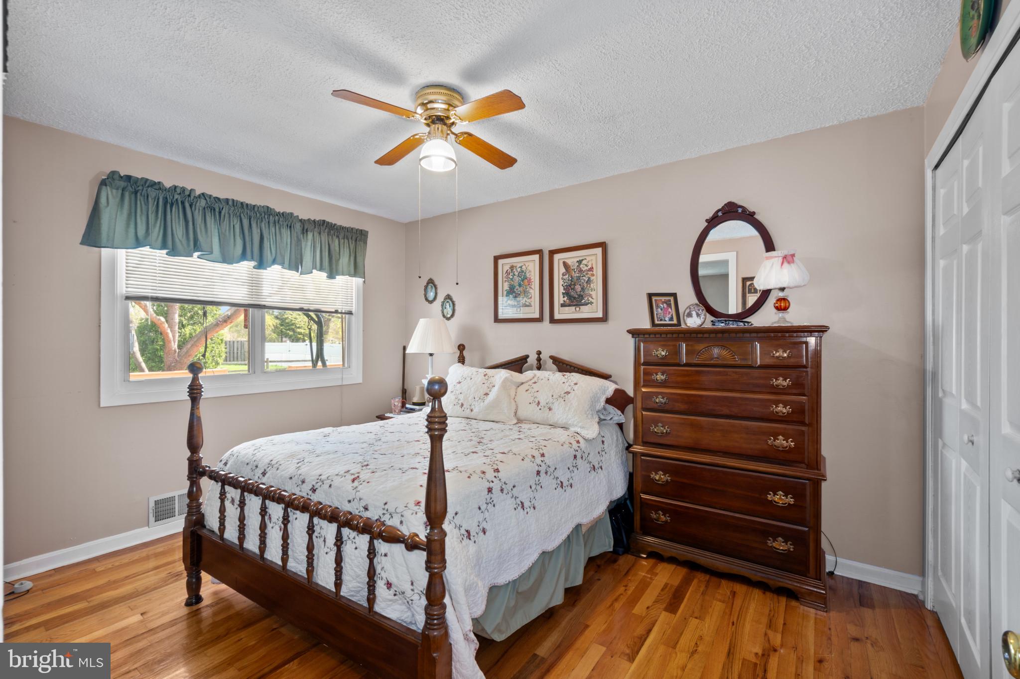 PLEASANTVILLE - Residential