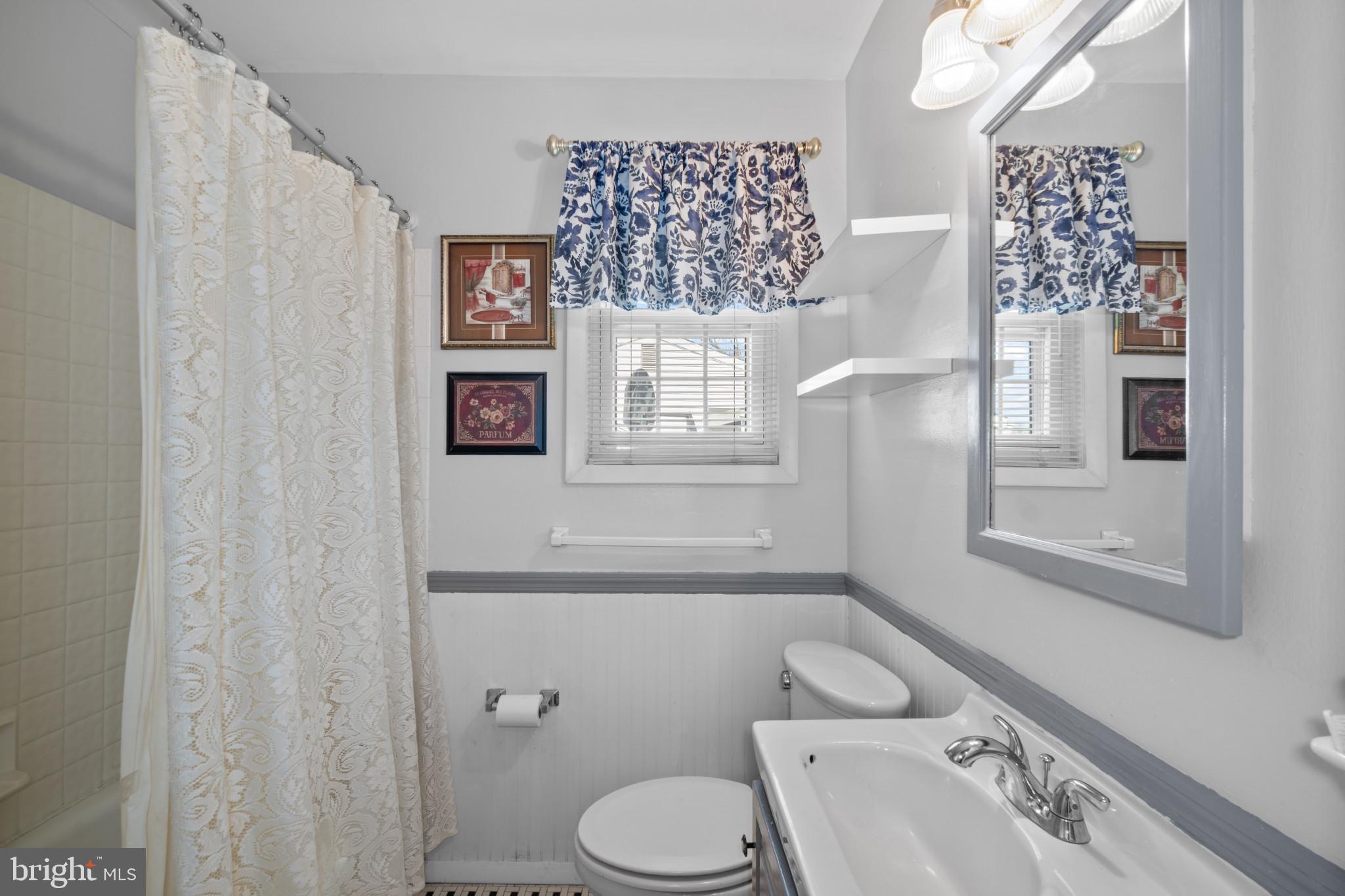 PLEASANTVILLE - Residential