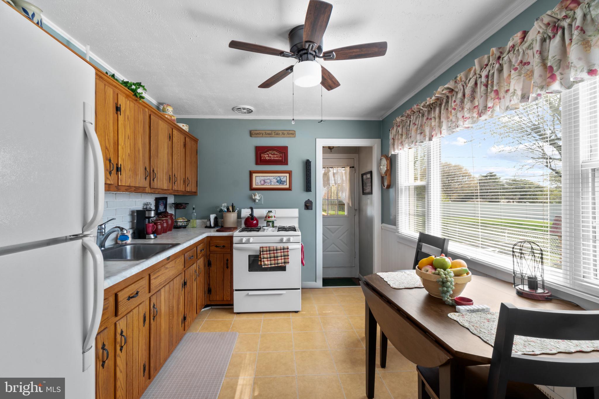 PLEASANTVILLE - Residential