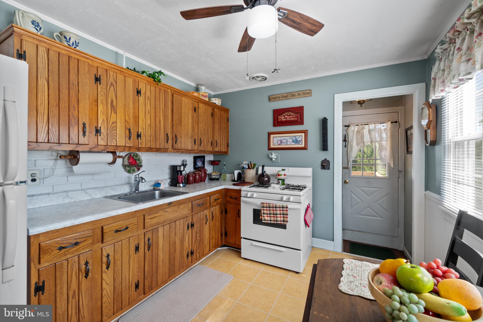 PLEASANTVILLE - Residential