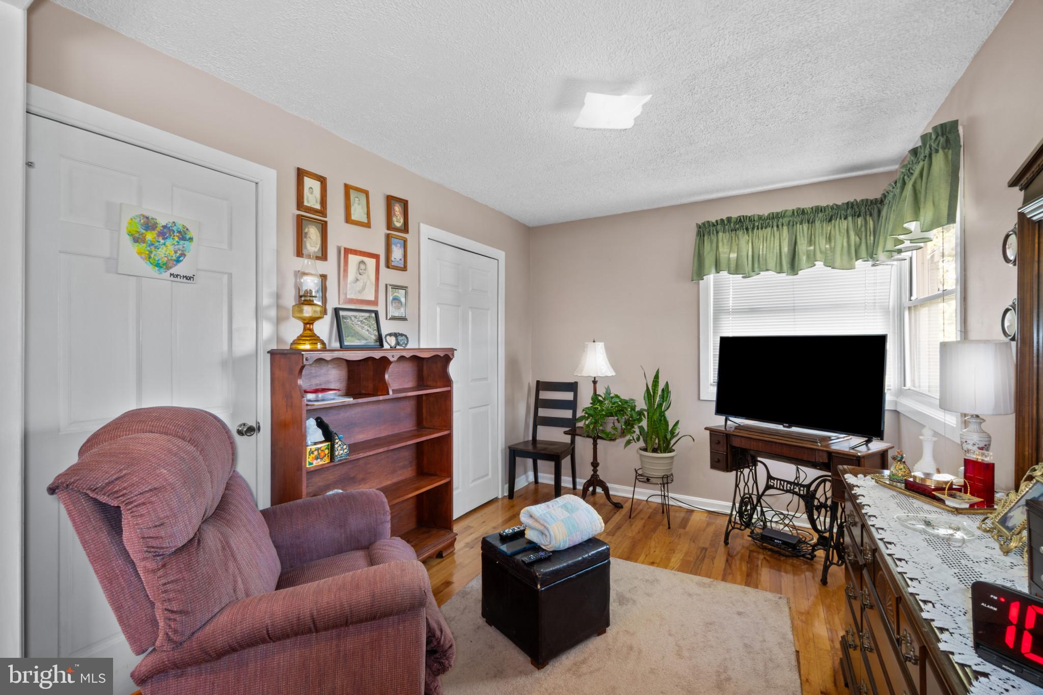 PLEASANTVILLE - Residential