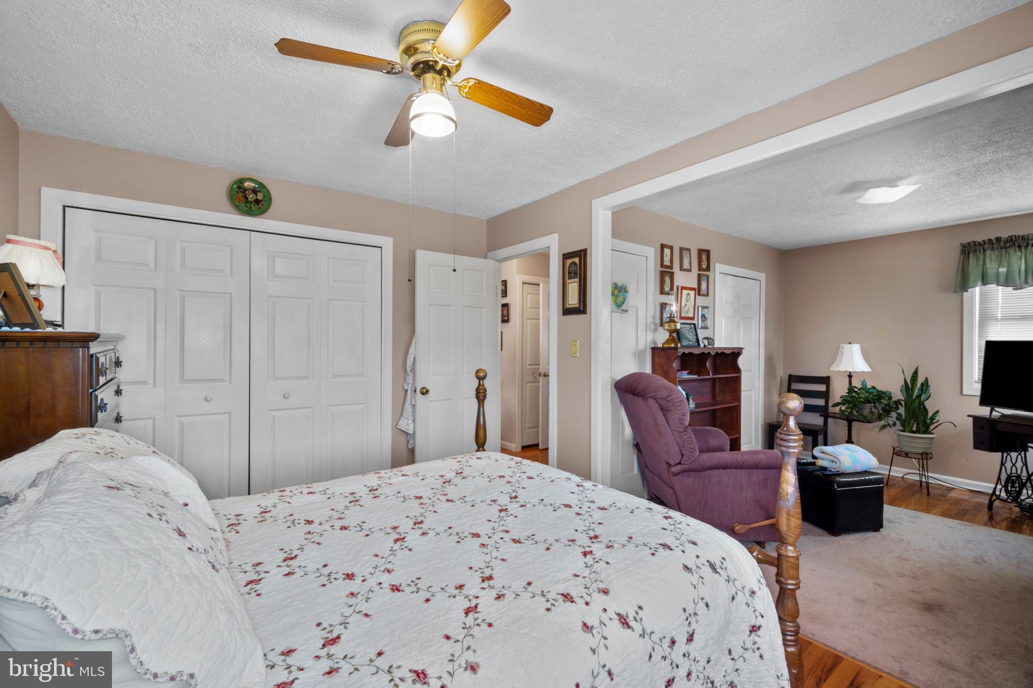 PLEASANTVILLE - Residential