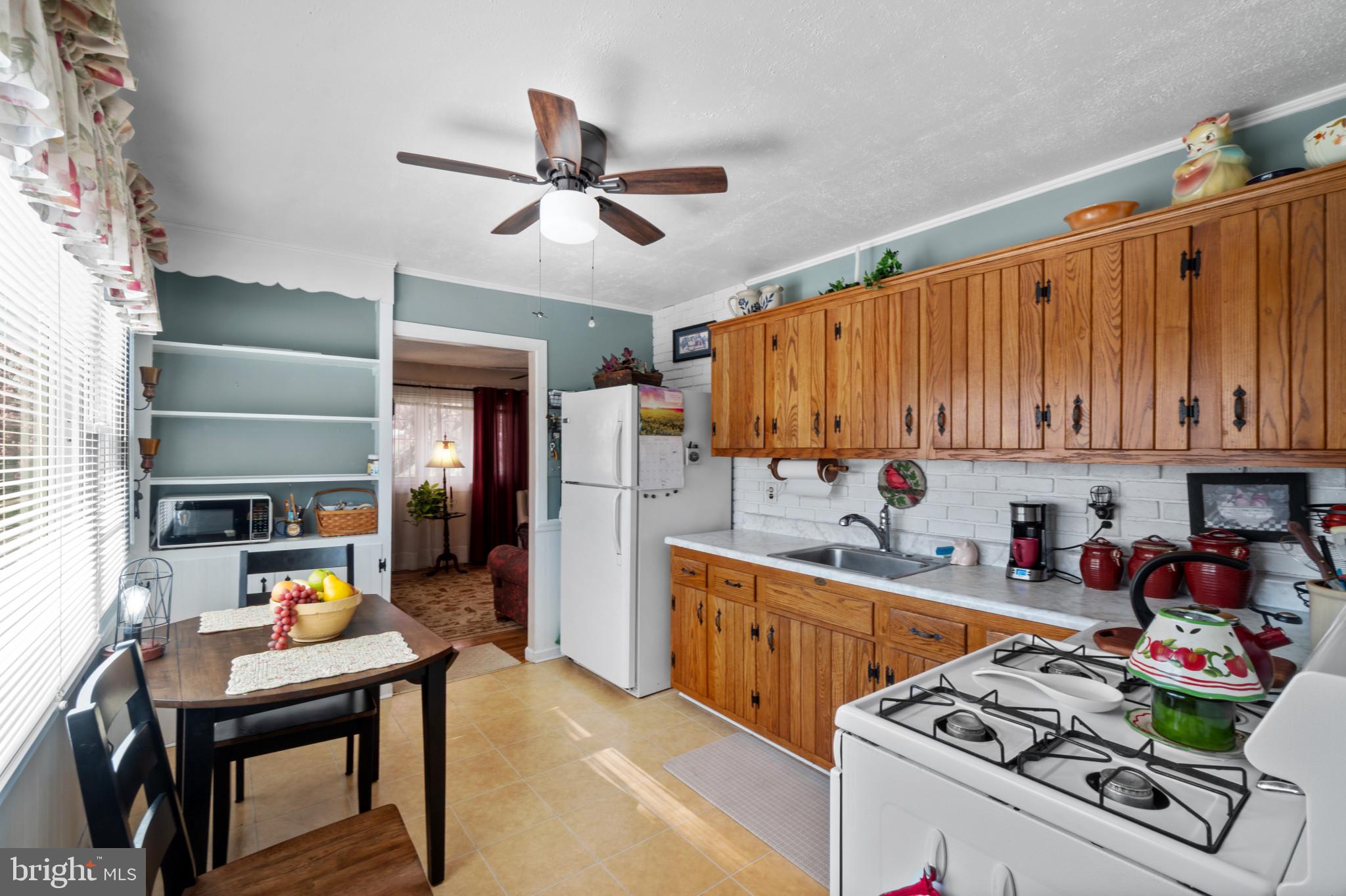 PLEASANTVILLE - Residential