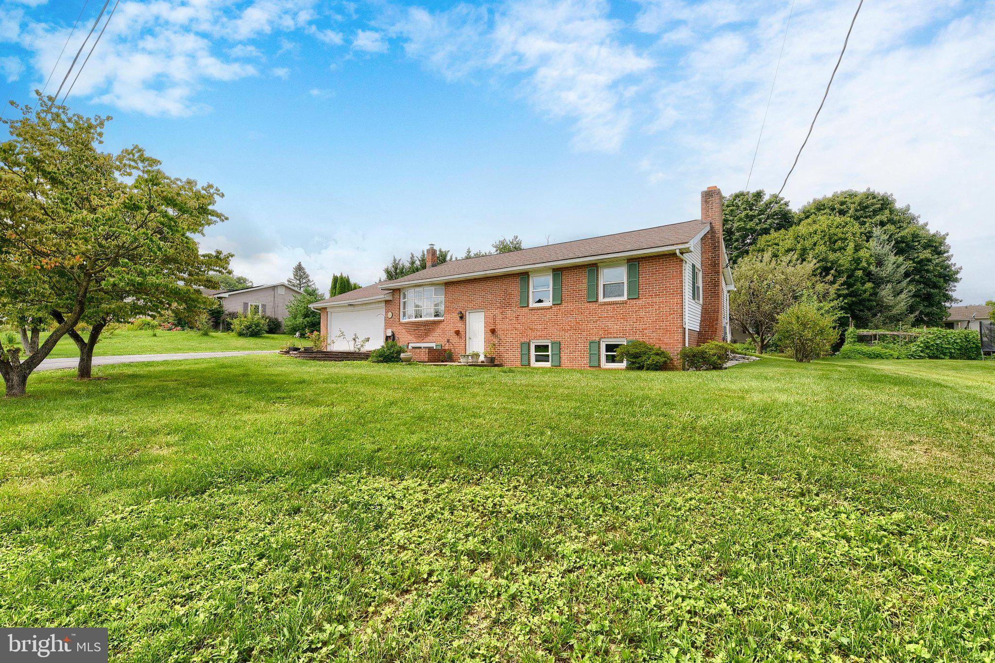 560 BOXWOOD LANE
