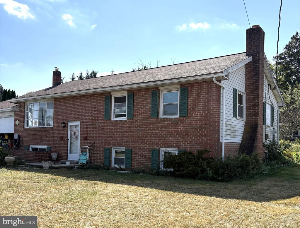 Photo of 560 Boxwood Ln, CARLISLE, PA 17015 (MLS # PACB2046590)