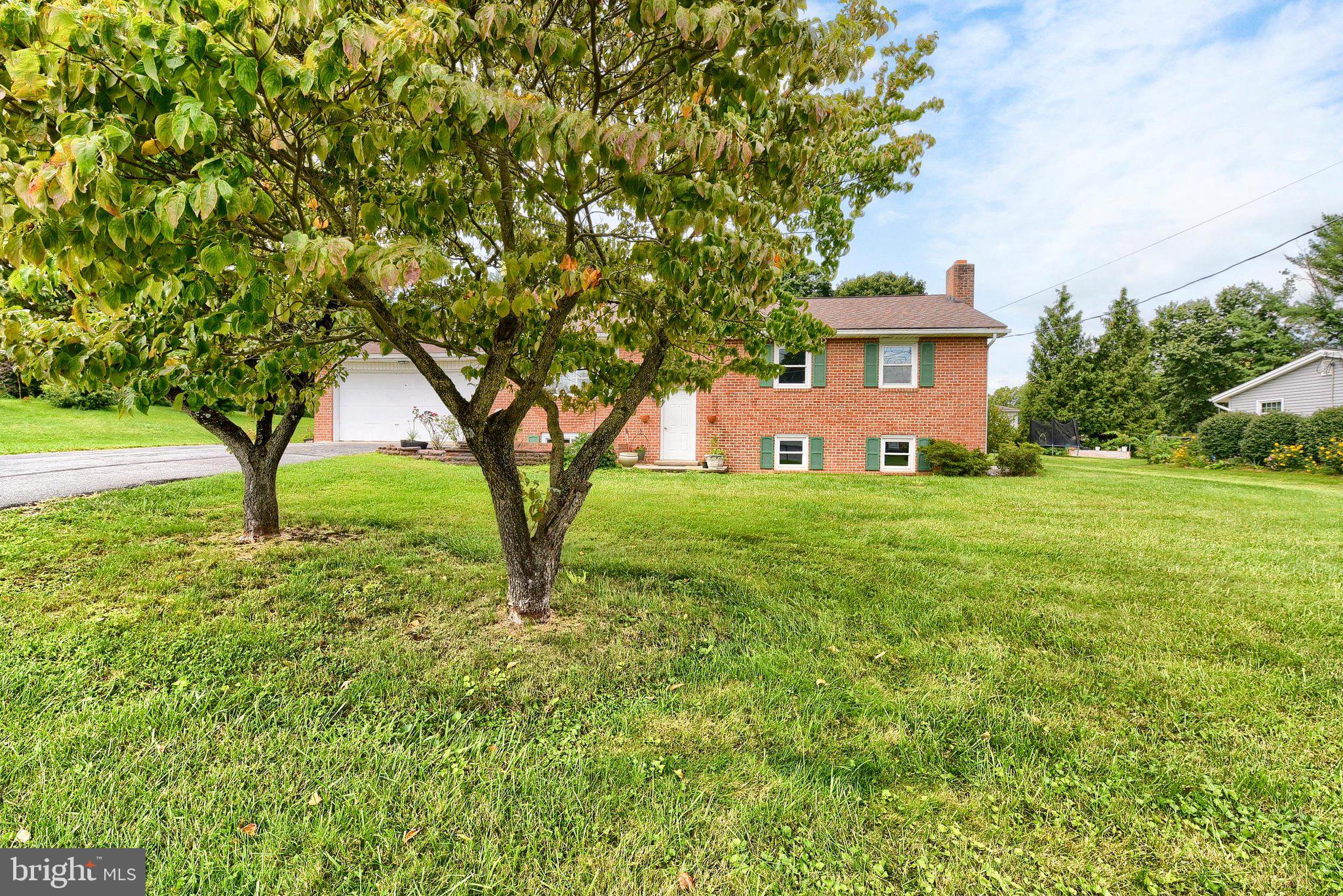 560 BOXWOOD LANE