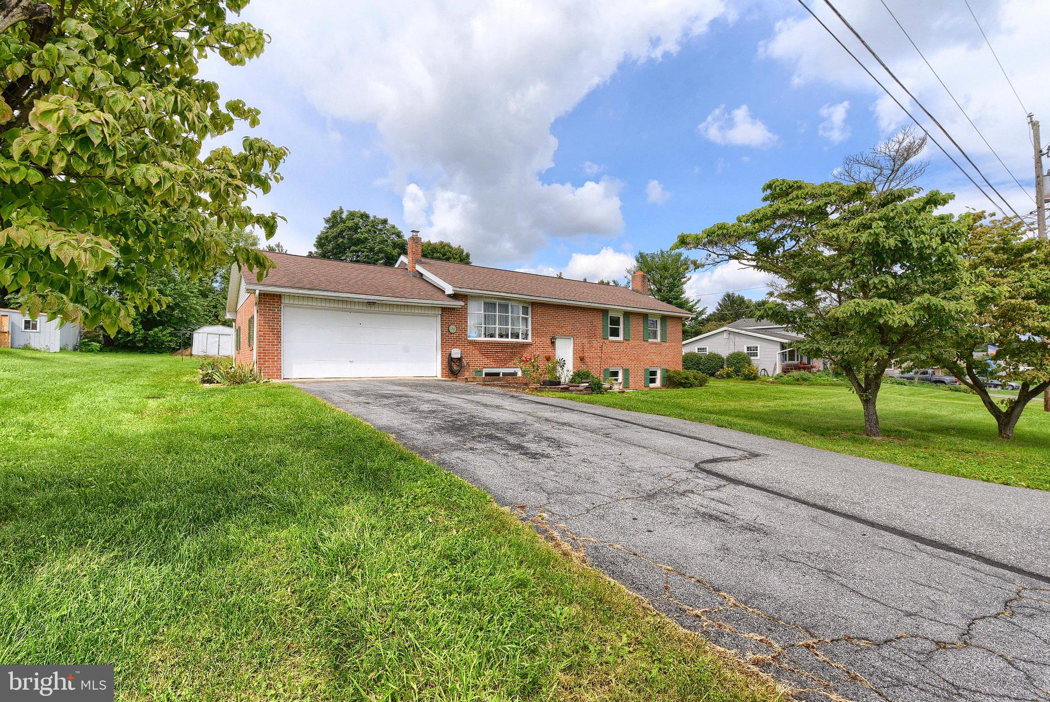 560 BOXWOOD LANE