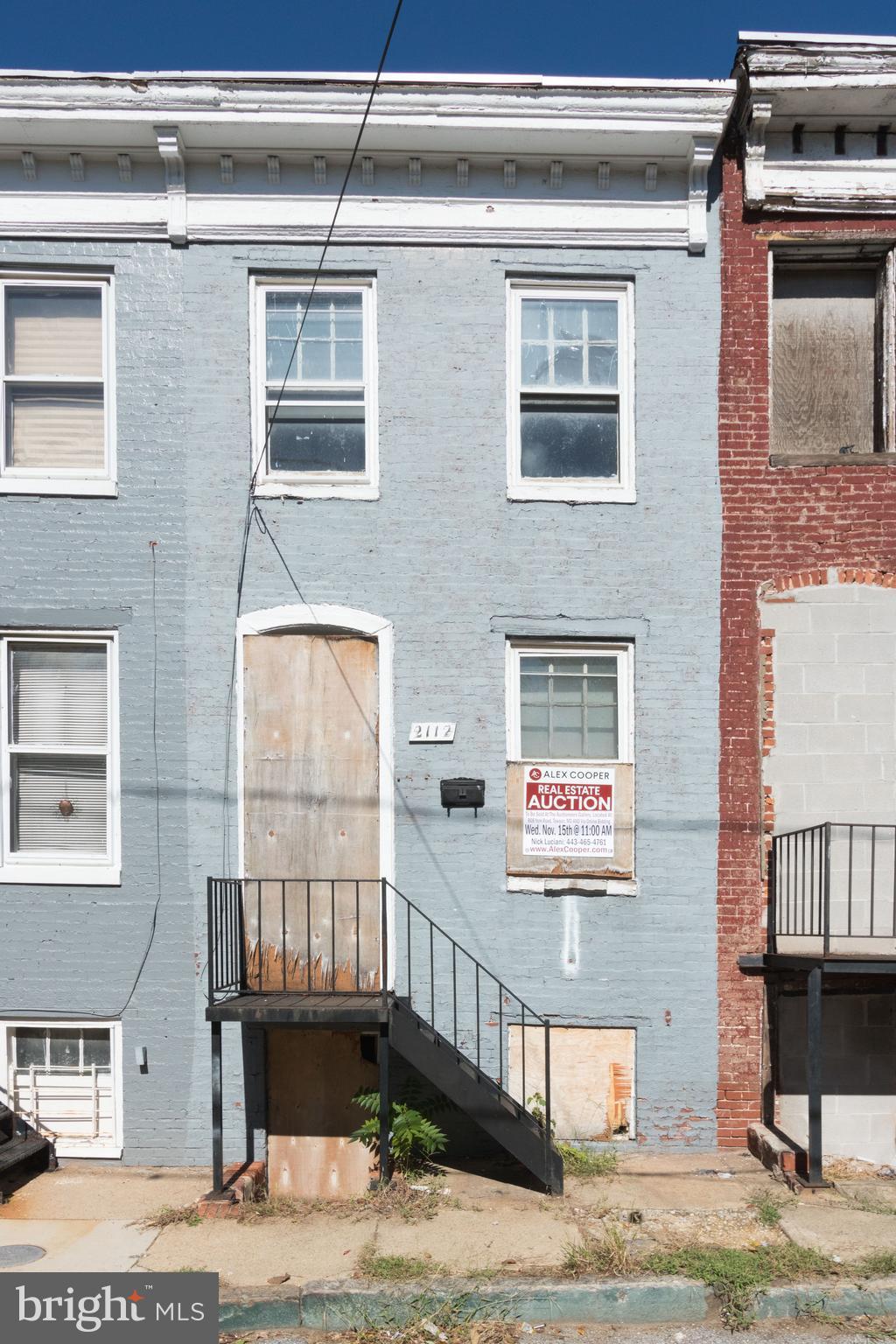 ABSOLUTE AUCTION ABOVE $1,000. BANKRUPTCY TRUSTEE'S AUCTION: Thursday, February 22nd, 2018 @ 12:00pm. Auction will be held @ ALEX COOPER GALLERY & ONLINE. $2,500 Deposit. Vacant townhome located in "Boyd-Booth" Part of a multi-property Bankruptcy Trustee's Auction. Check our other listings for more info. Do not miss this!
