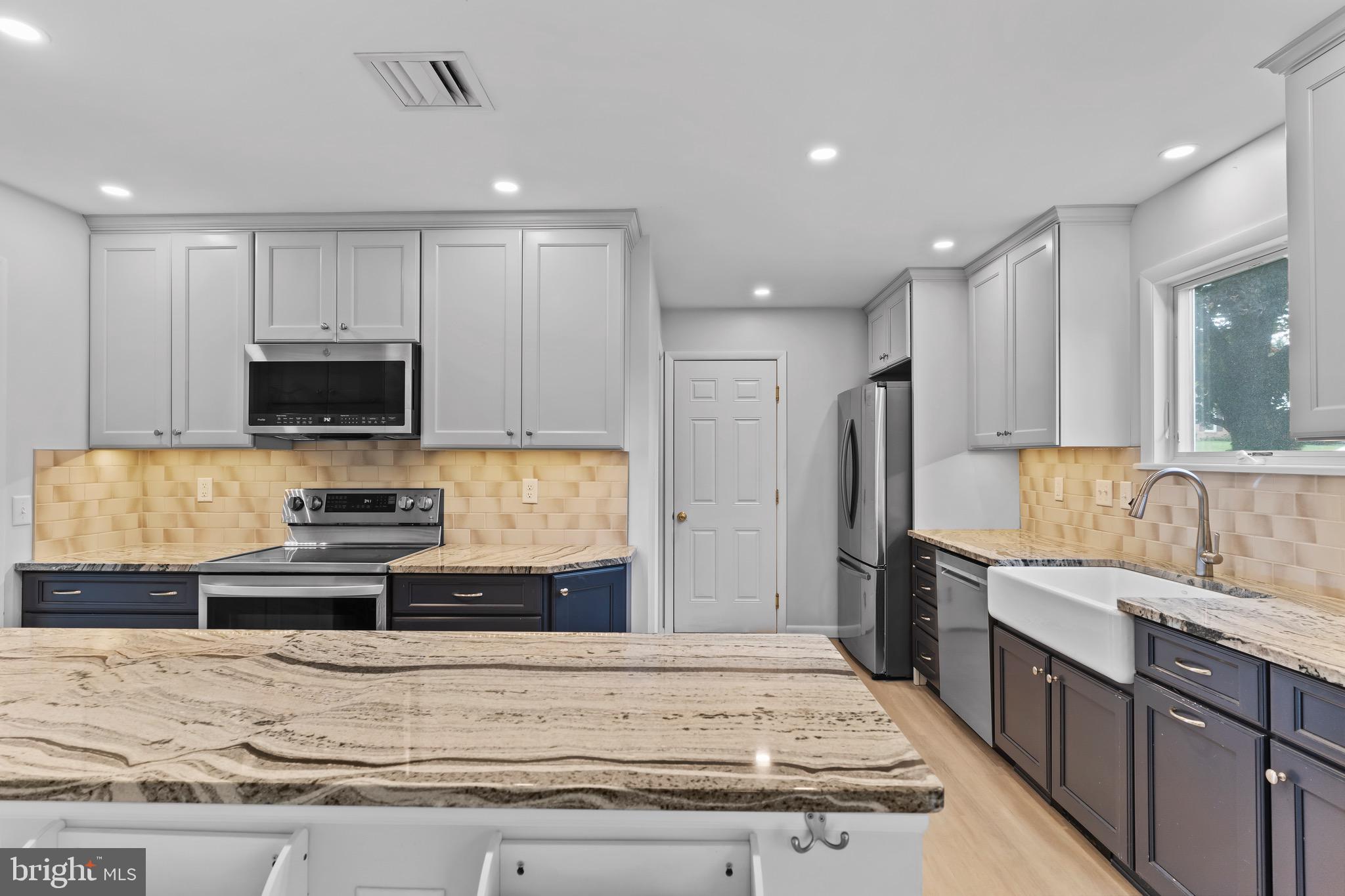 KIMBERLY MEADOWS - Residential