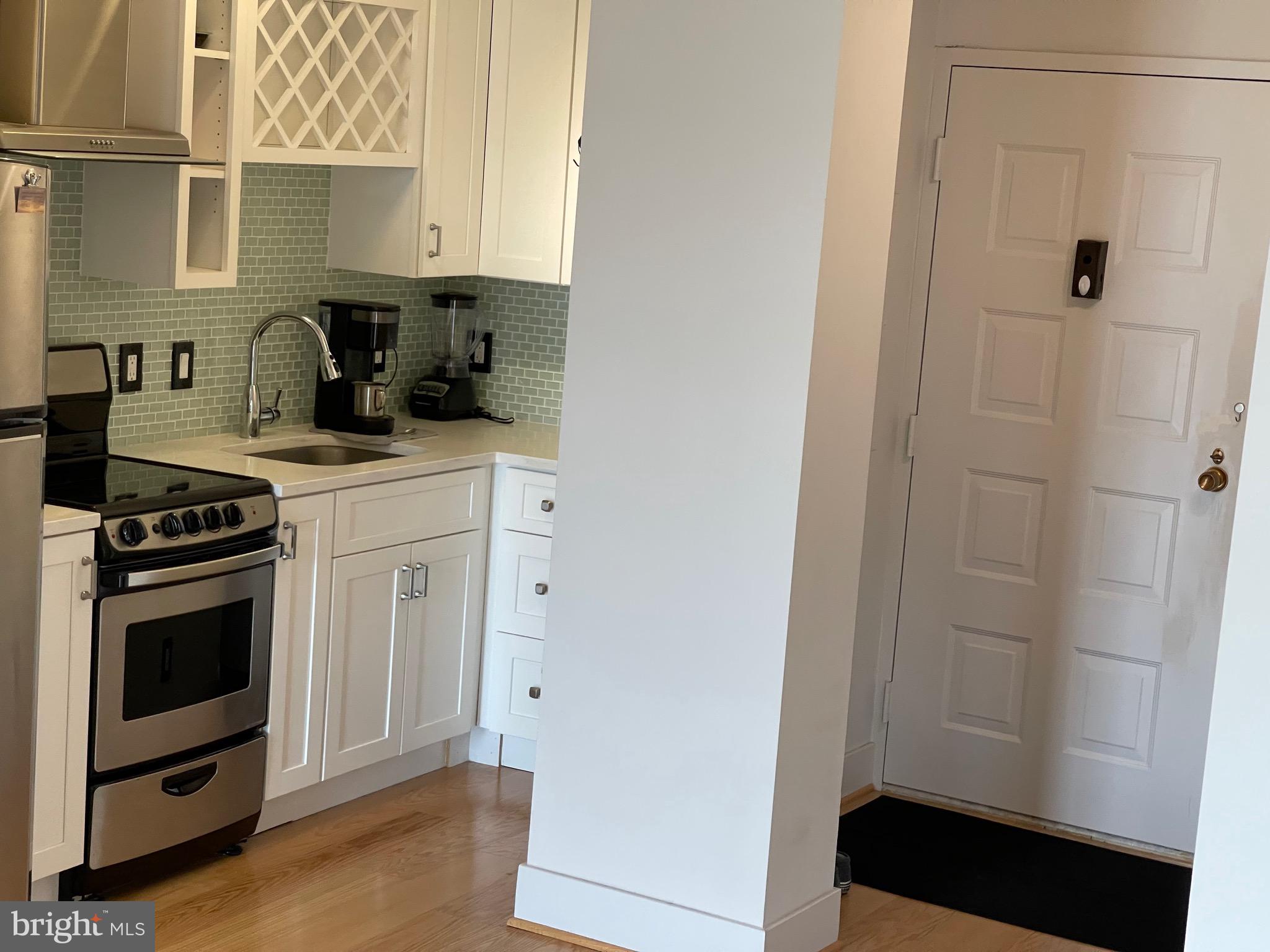 MCLEAN HOUSE NORTH - Residential