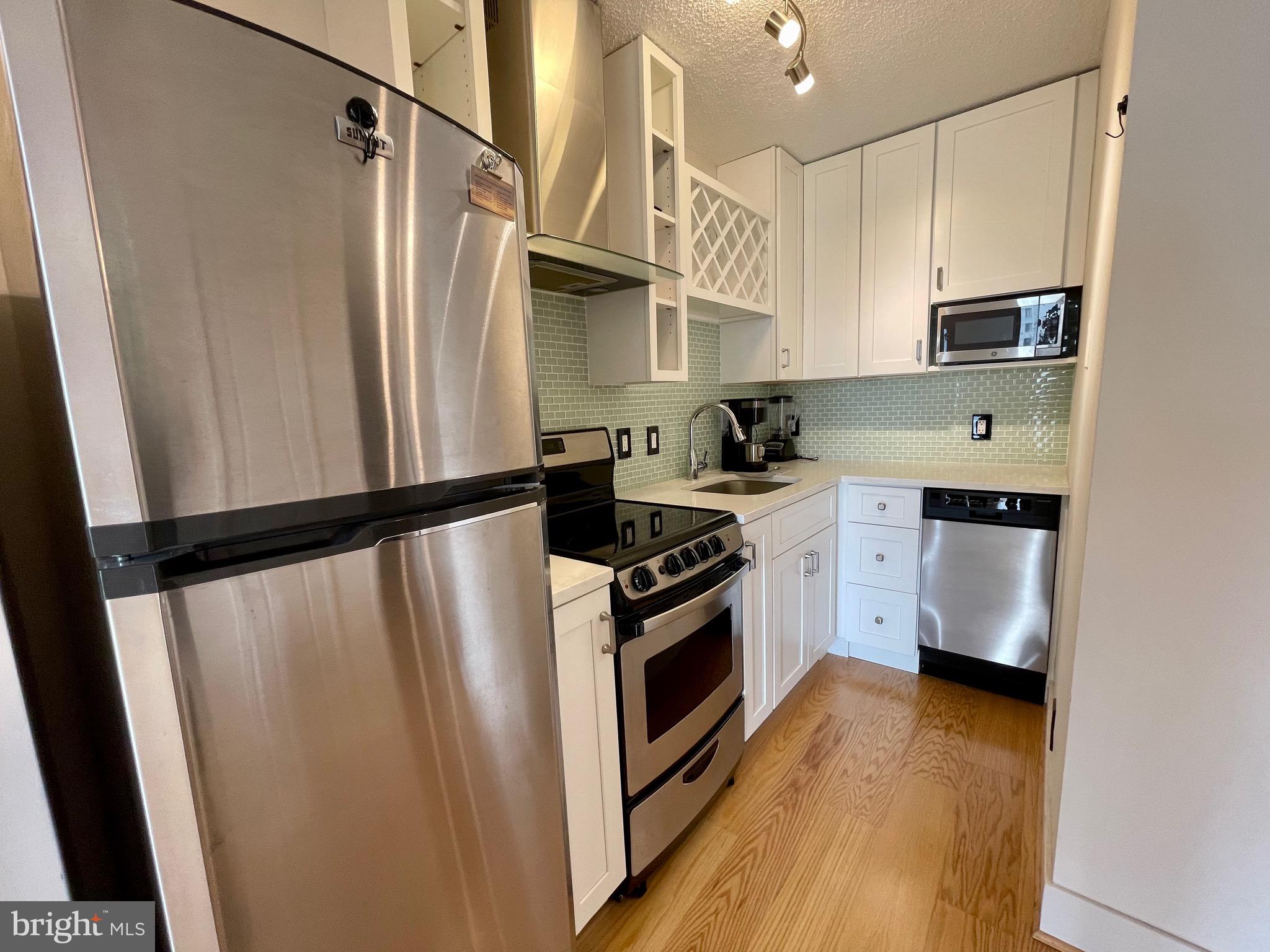 MCLEAN HOUSE NORTH - Residential