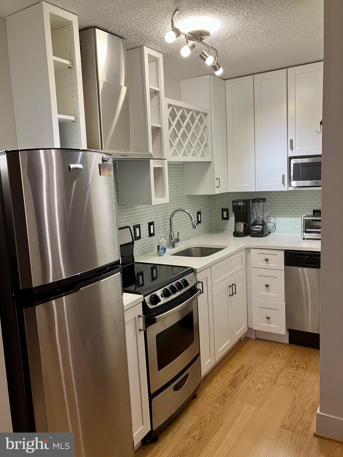 MCLEAN HOUSE NORTH - Residential