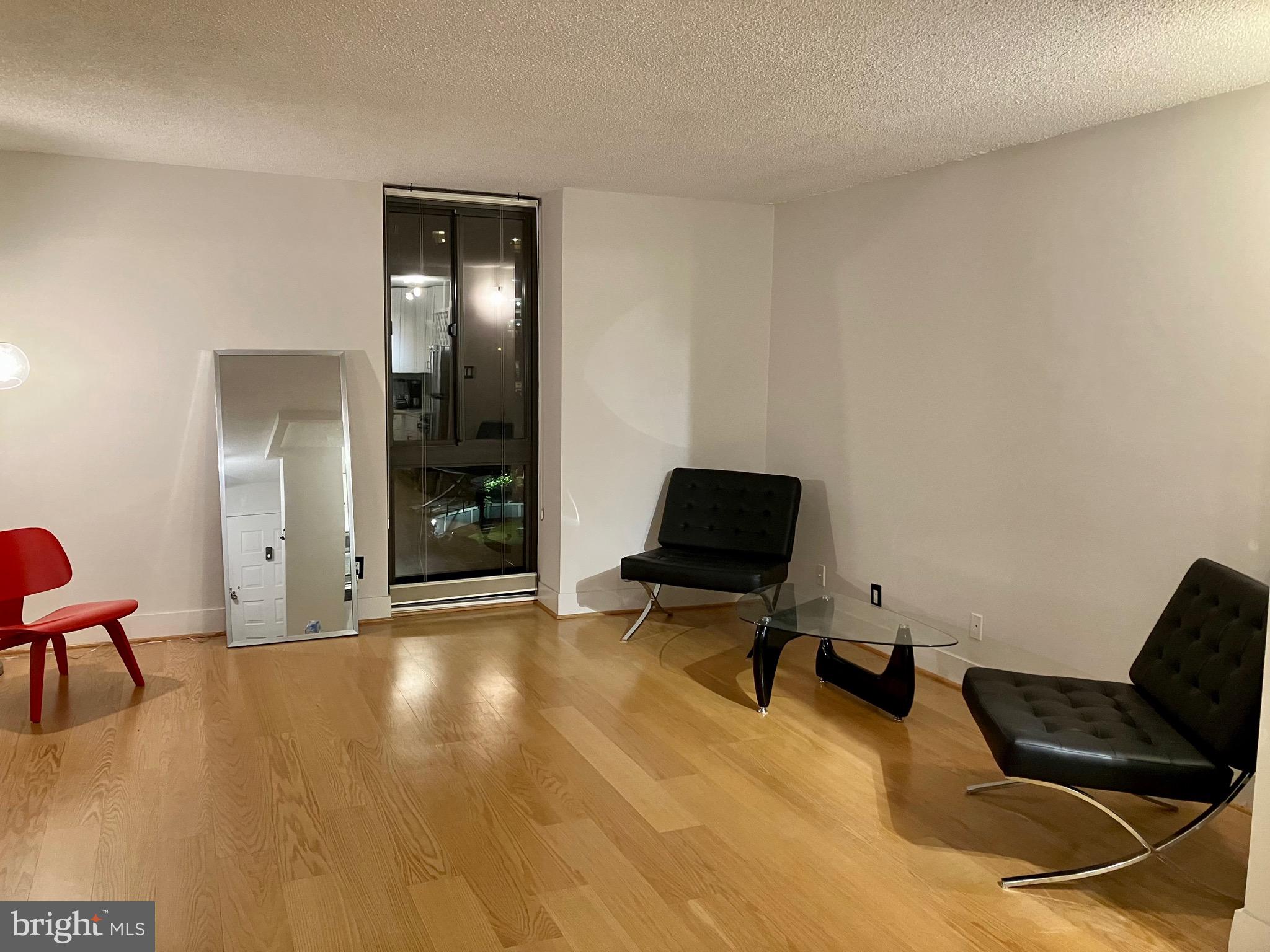 MCLEAN HOUSE NORTH - Residential