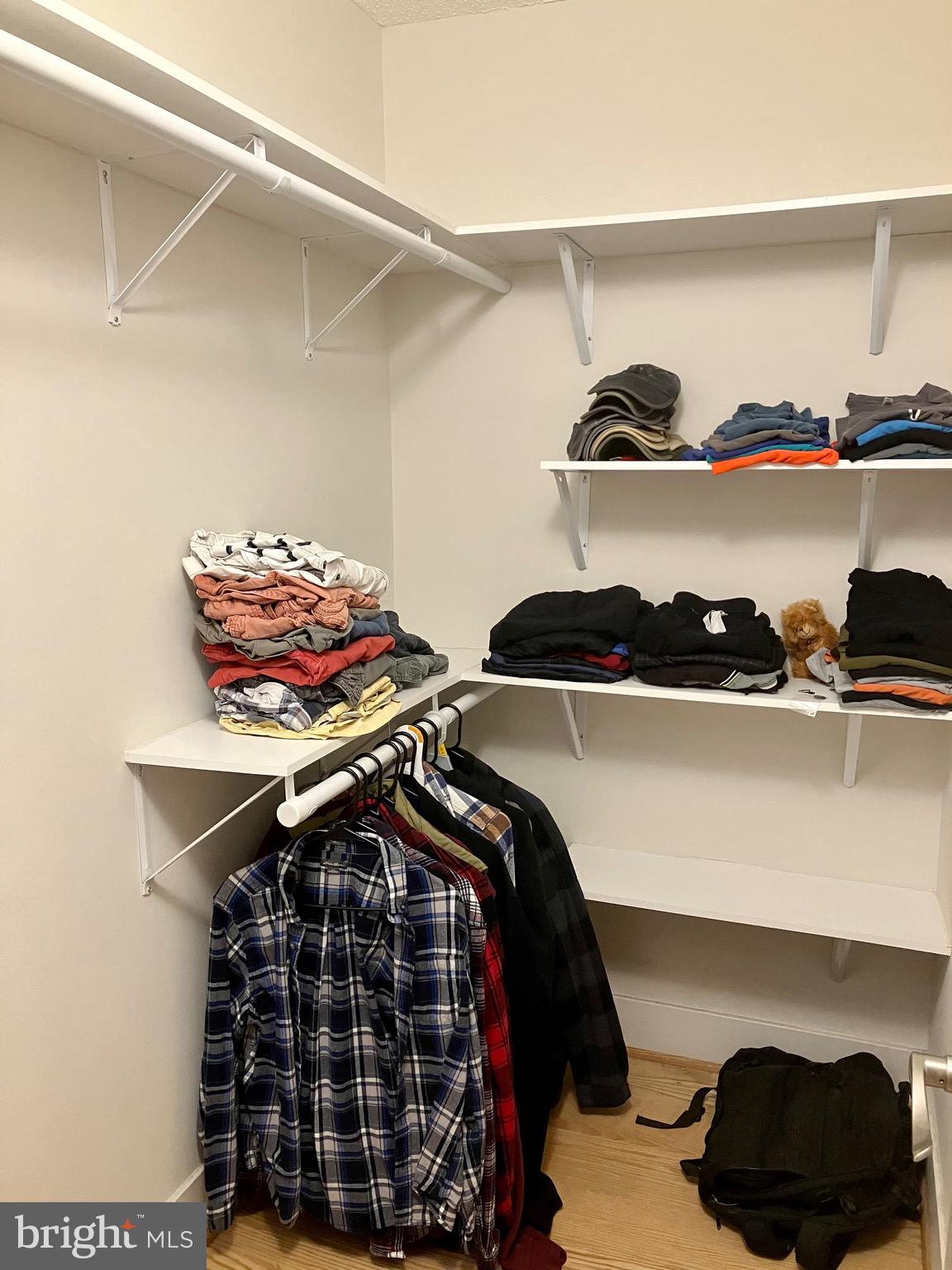 MCLEAN HOUSE NORTH - Residential