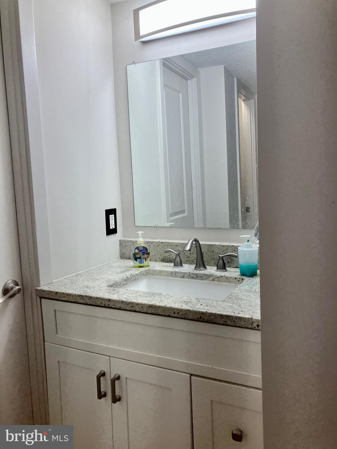 MCLEAN HOUSE NORTH - Residential