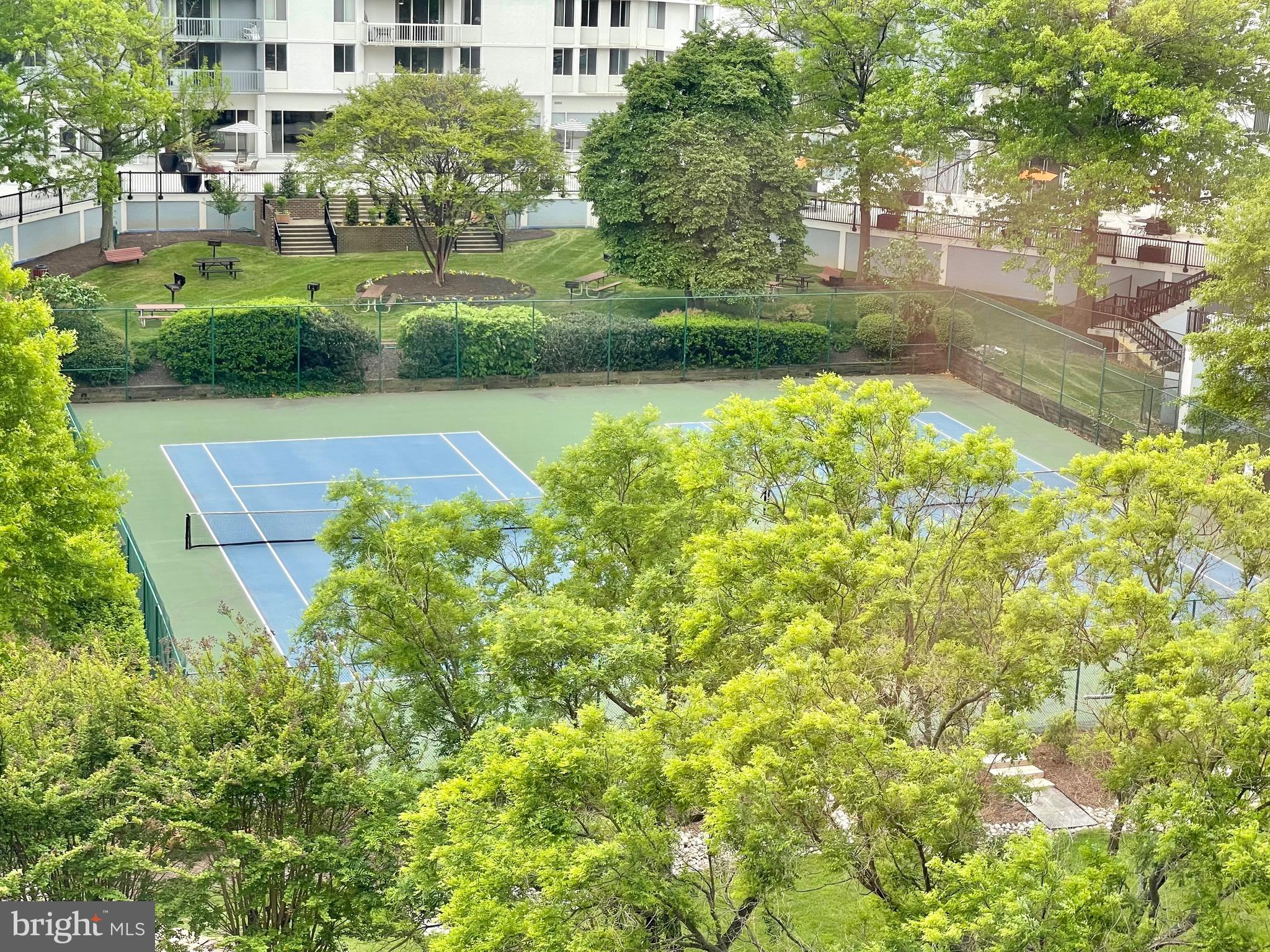 MCLEAN HOUSE NORTH - Residential