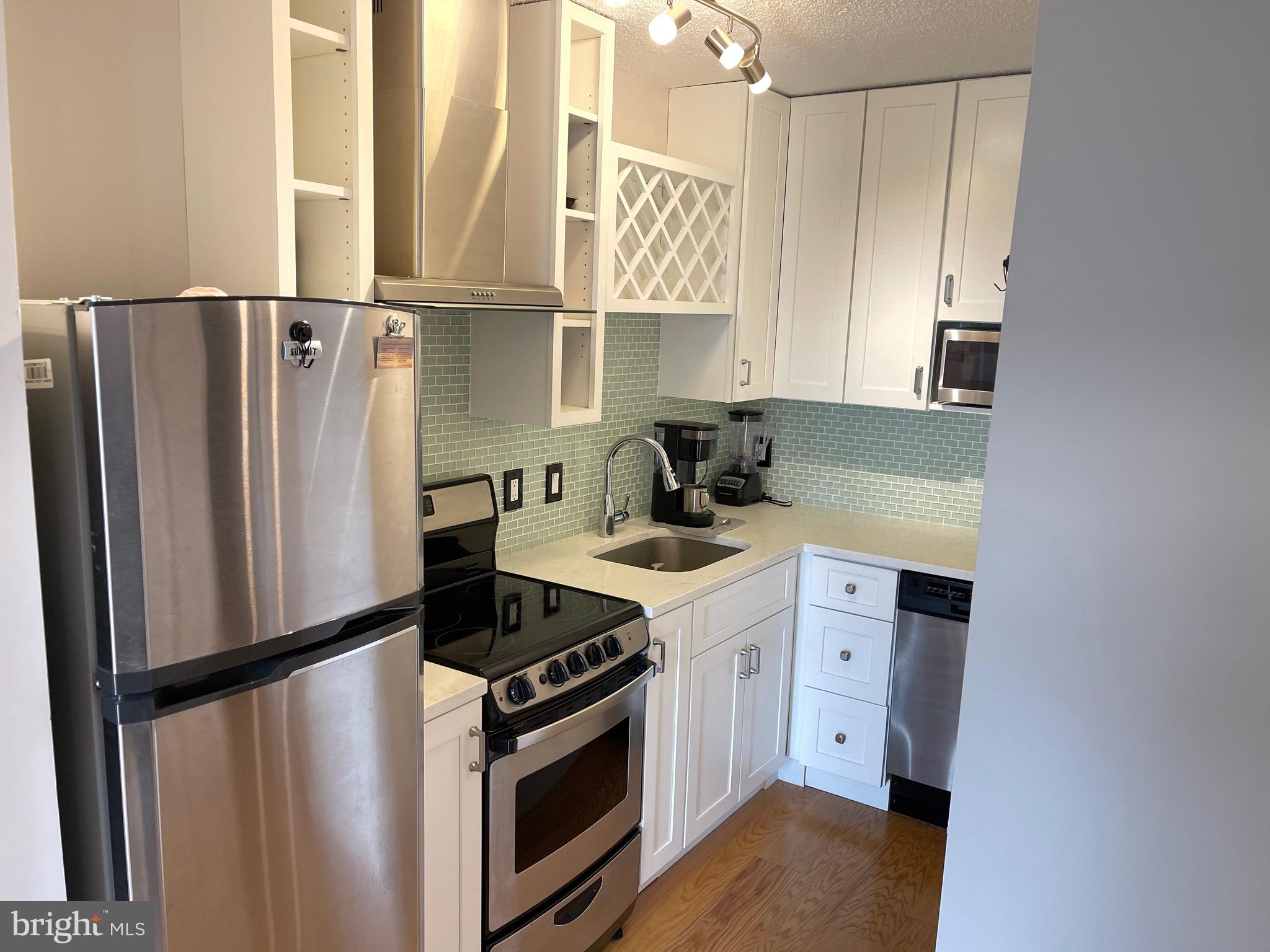 MCLEAN HOUSE NORTH - Residential