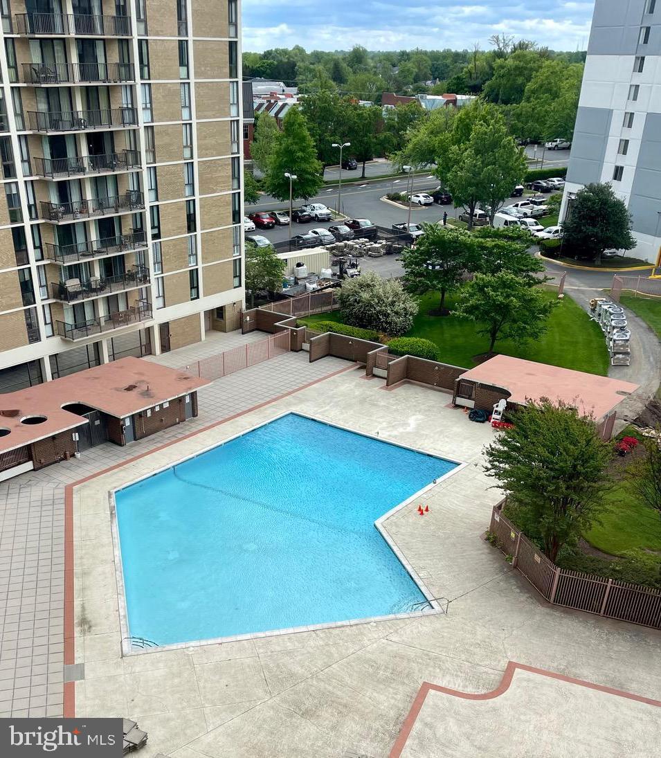 MCLEAN HOUSE NORTH - Residential