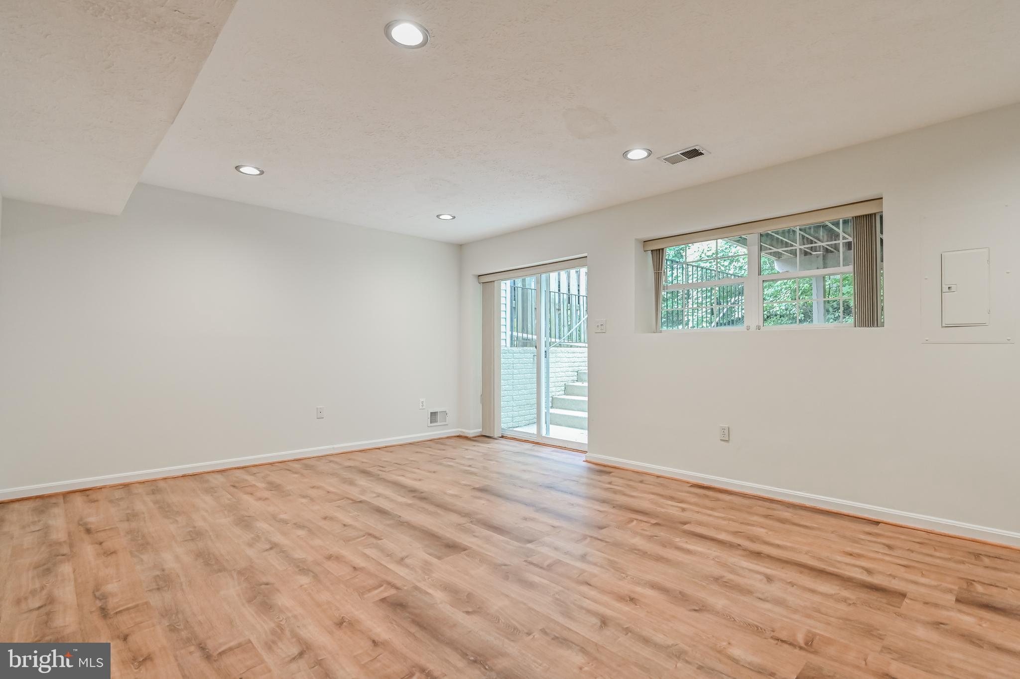 KENWOOD TOWNES - Residential Lease