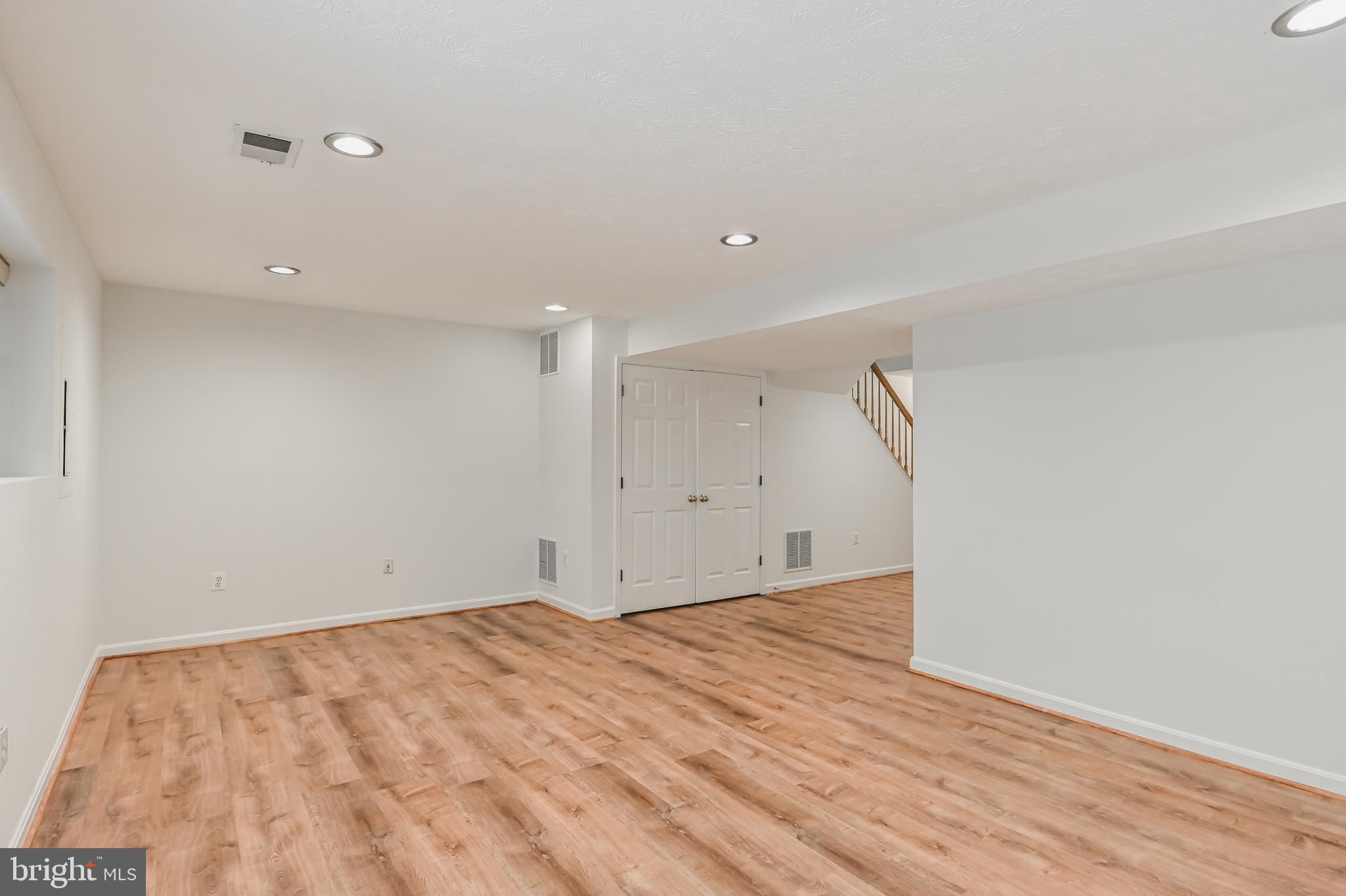 KENWOOD TOWNES - Residential Lease