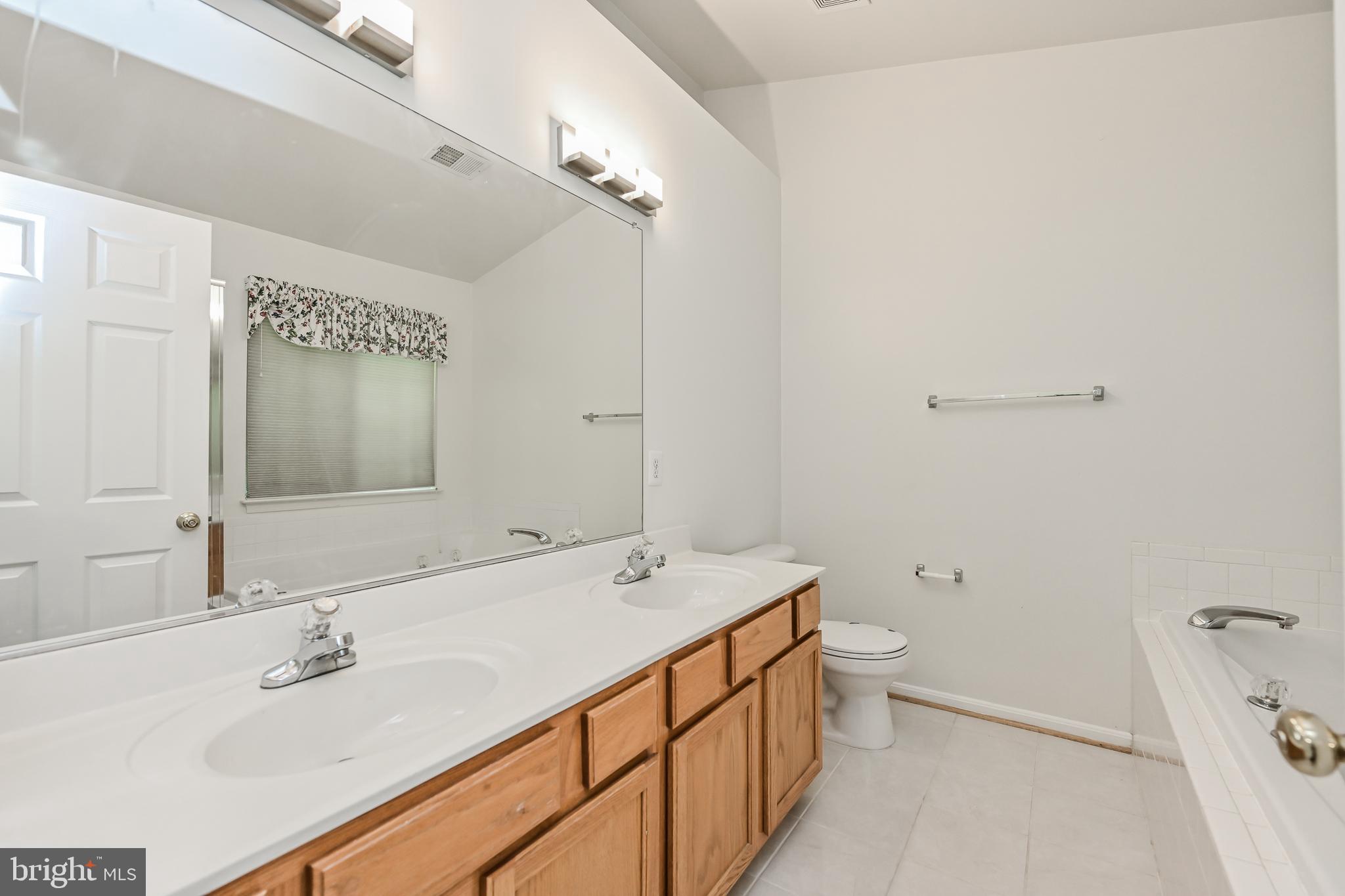 KENWOOD TOWNES - Residential Lease