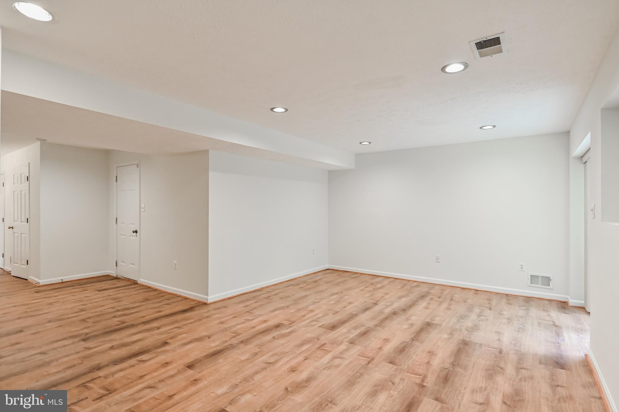 KENWOOD TOWNES - Residential Lease