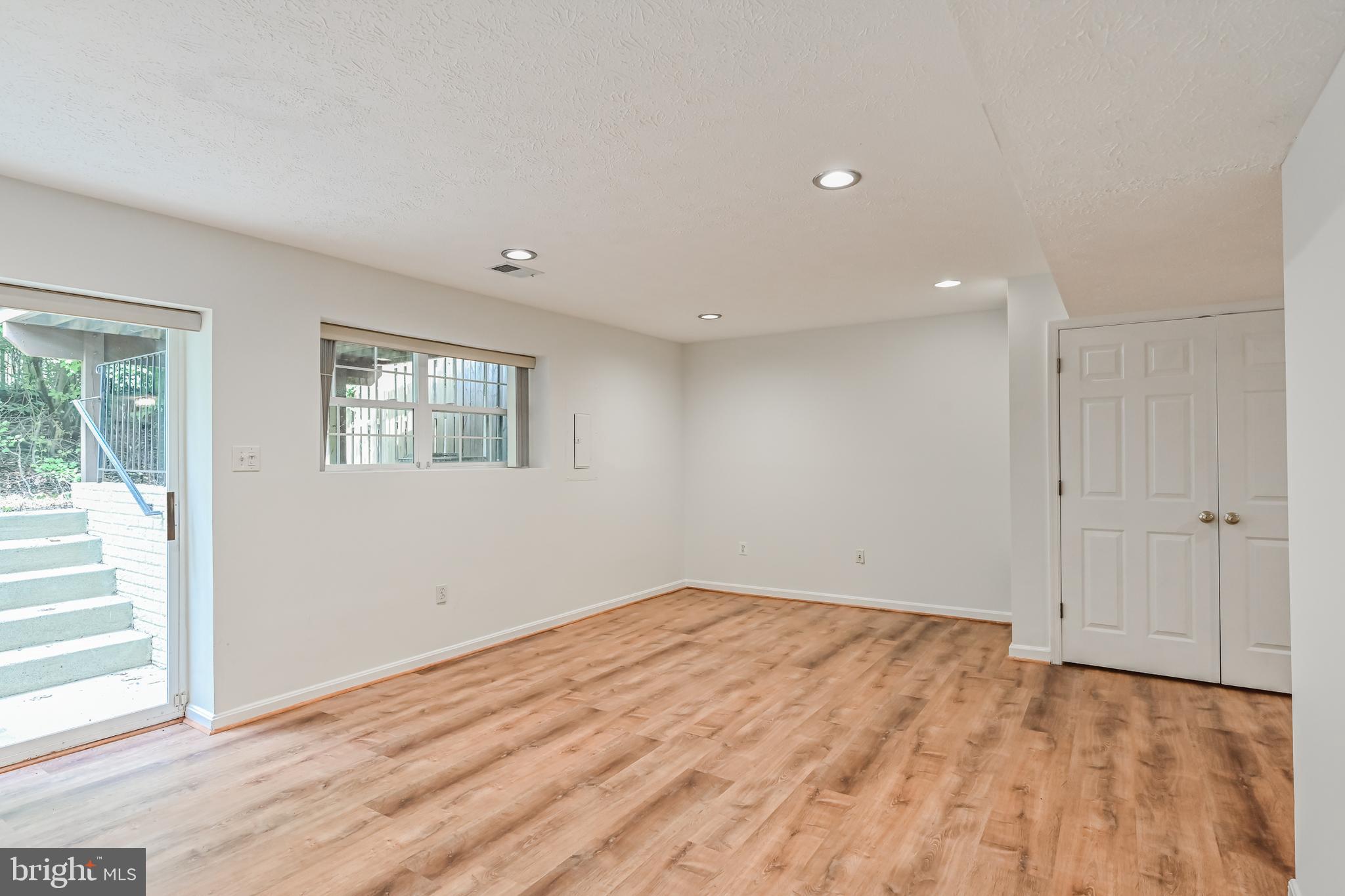 KENWOOD TOWNES - Residential Lease