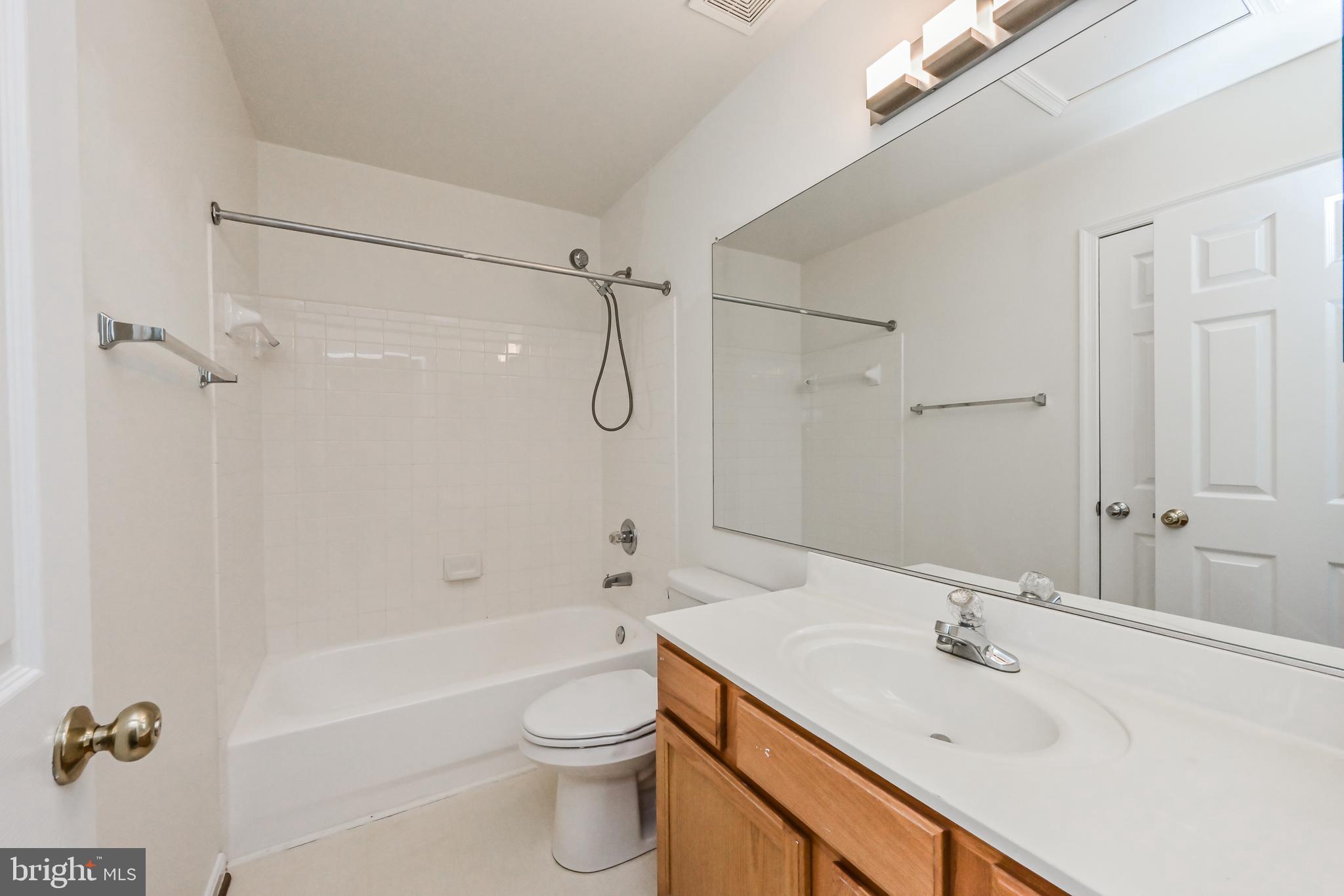 KENWOOD TOWNES - Residential Lease