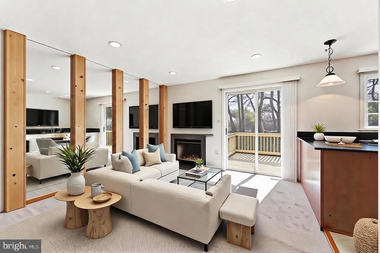HUNTING HILLS WOODS - Residential