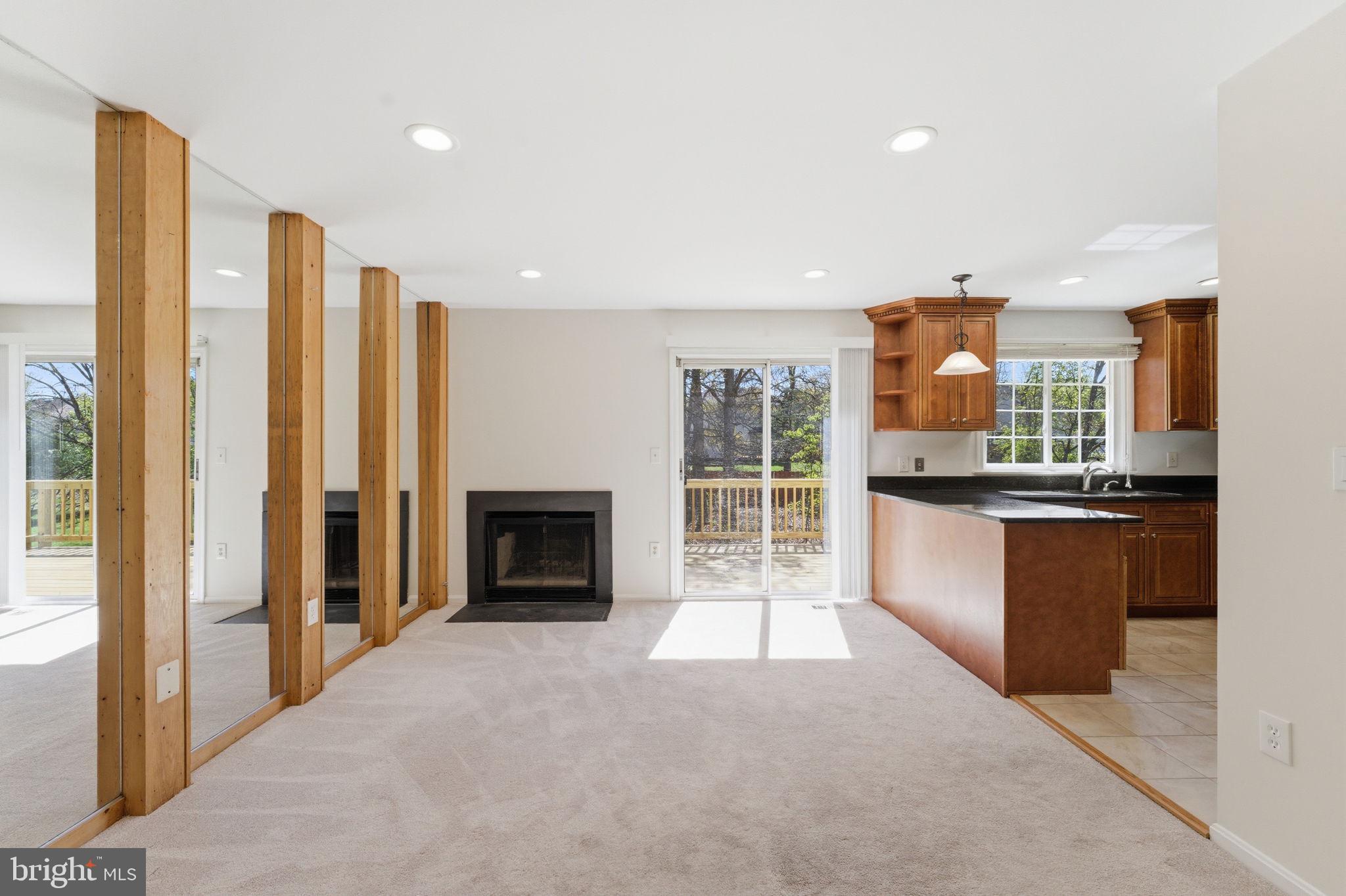 HUNTING HILLS WOODS - Residential