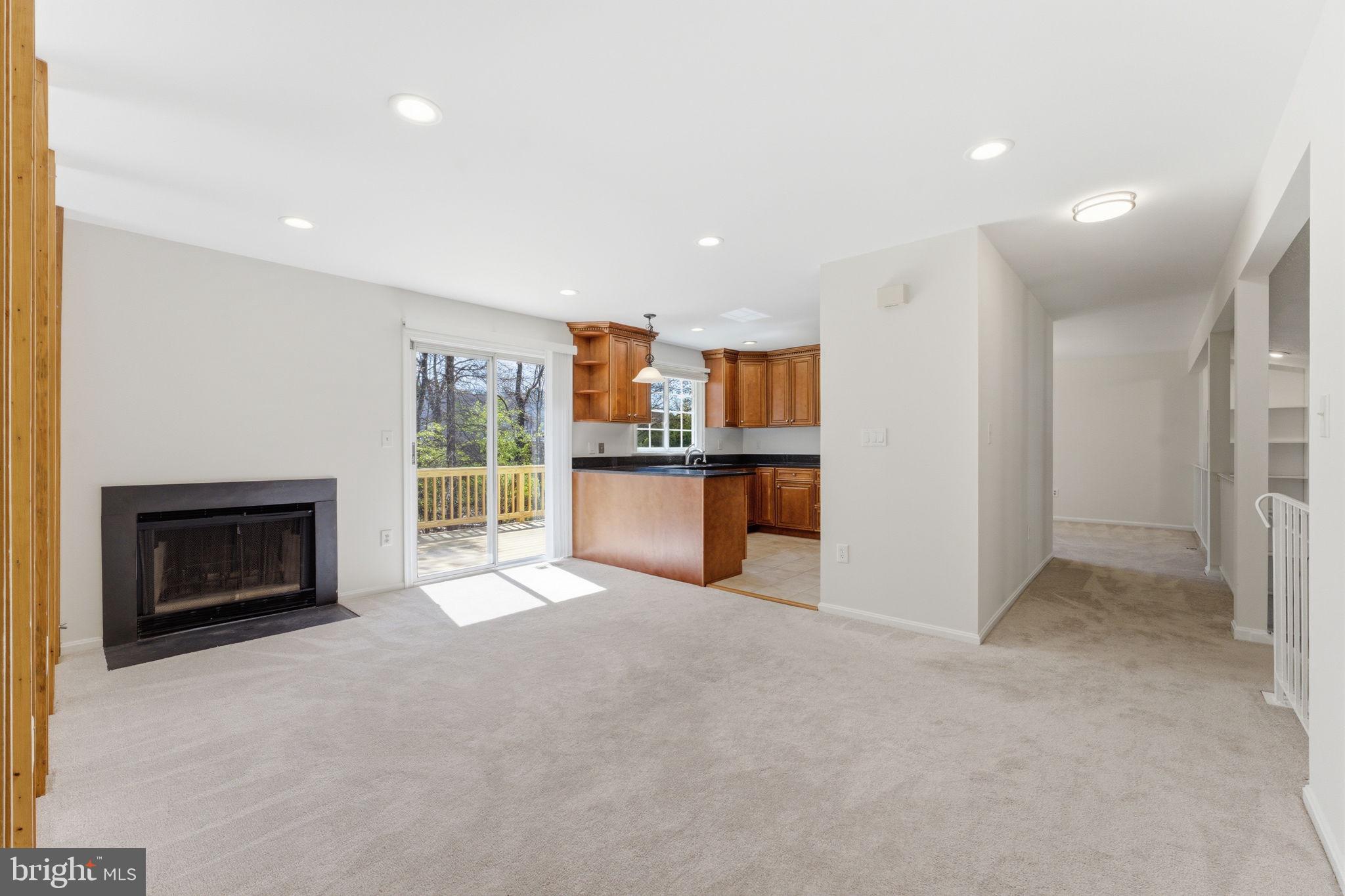 HUNTING HILLS WOODS - Residential