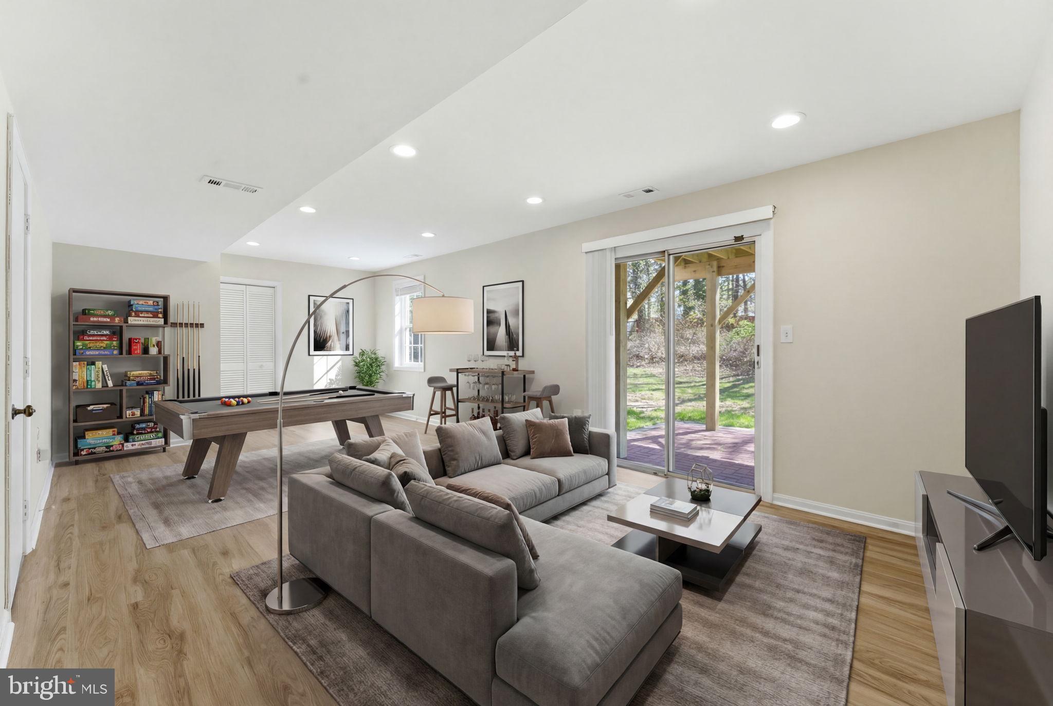 HUNTING HILLS WOODS - Residential