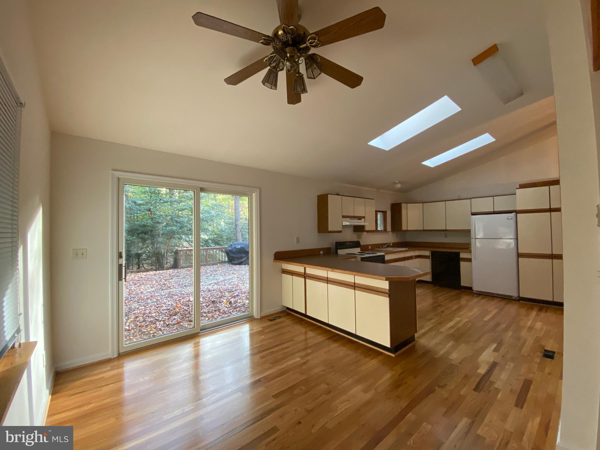 PRESIDENTIAL LAKES - Residential Lease