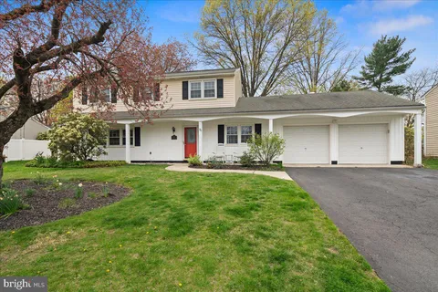 30 Probasco Drive, Allentown, NJ MLS: NJMM2003624