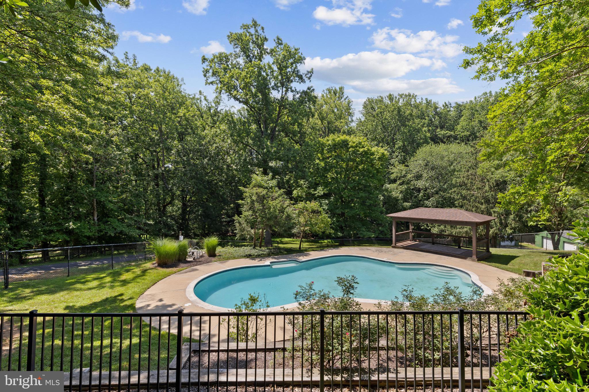 7517 BROOKLYN BRIDGE ROAD