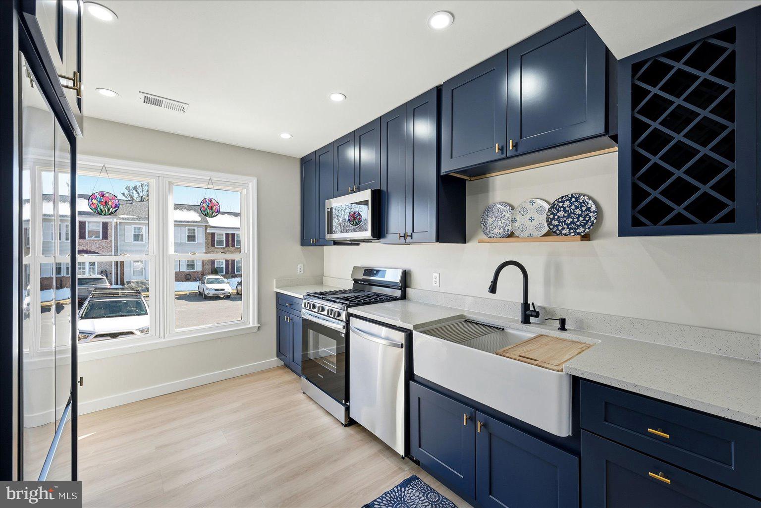 LAKE BRADDOCK - Residential