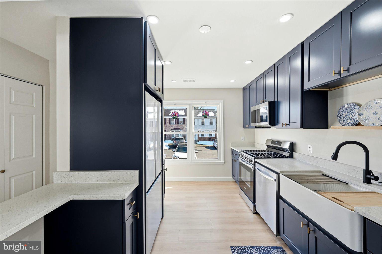 LAKE BRADDOCK - Residential