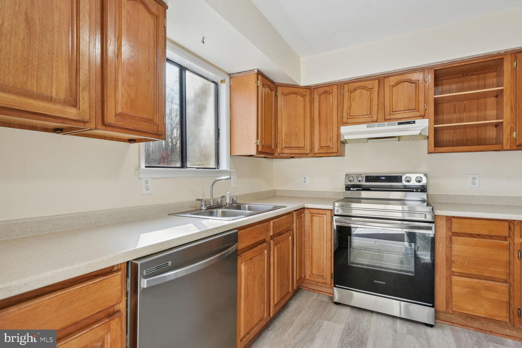 RESTON - Residential