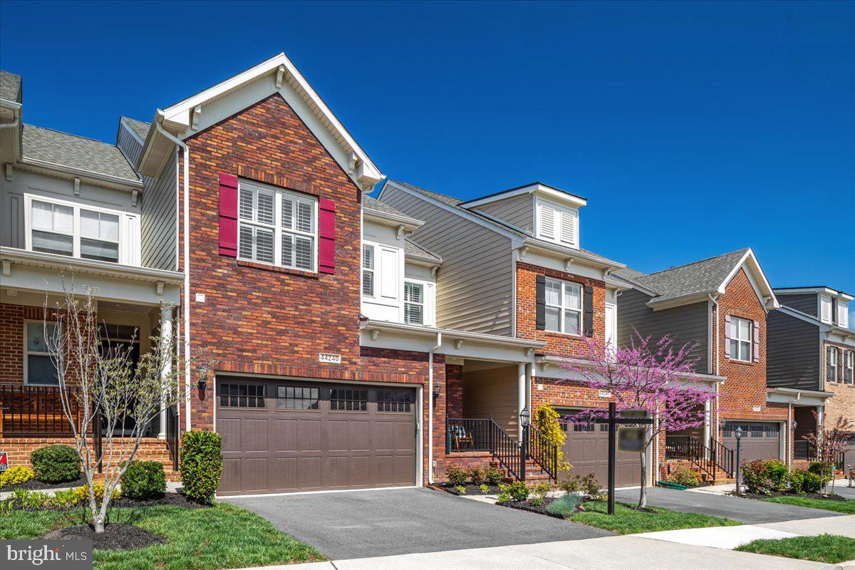 THE VISTAS AT LANSDOWNE - Residential