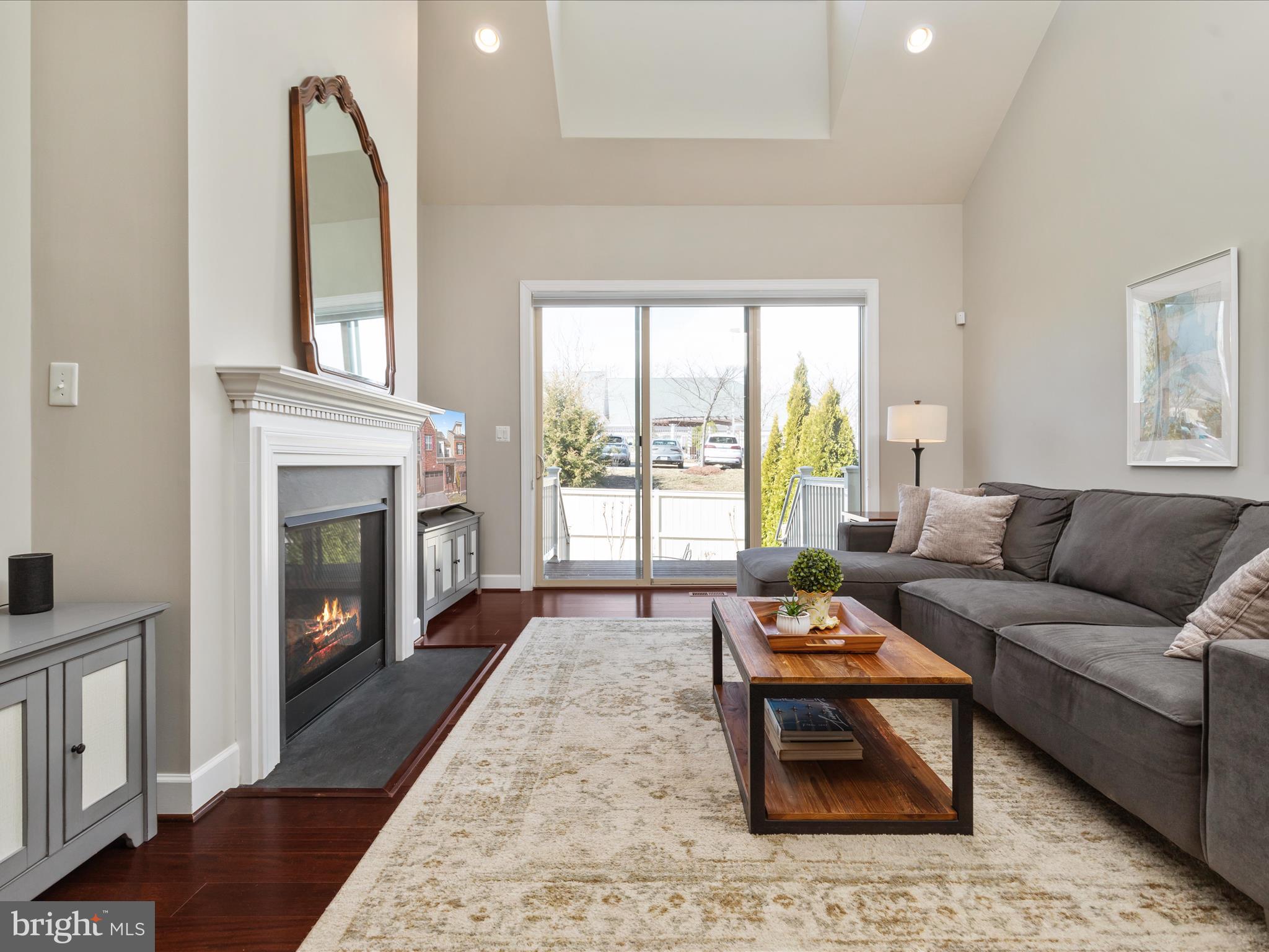 THE VISTAS AT LANSDOWNE - Residential