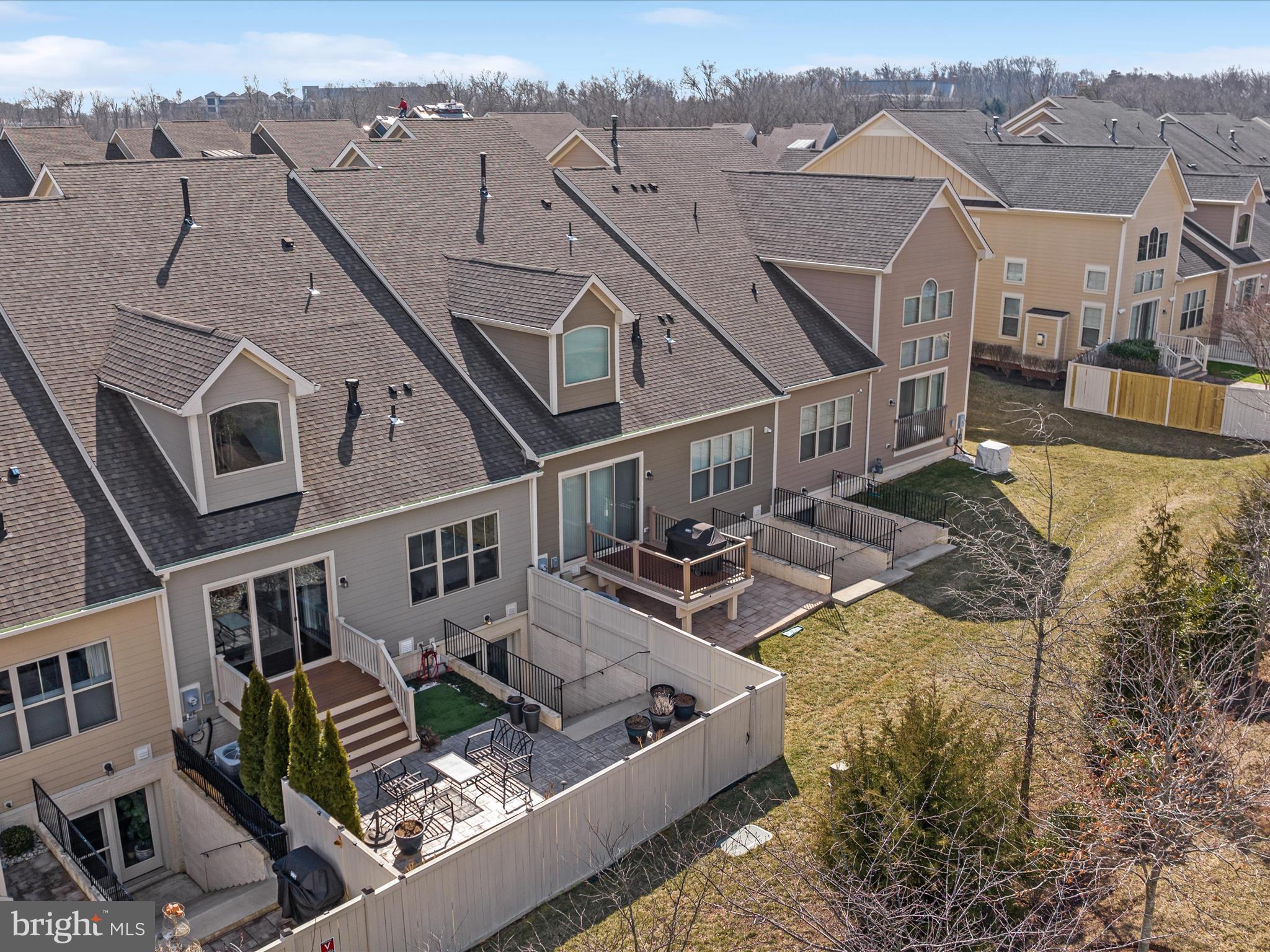 THE VISTAS AT LANSDOWNE - Residential