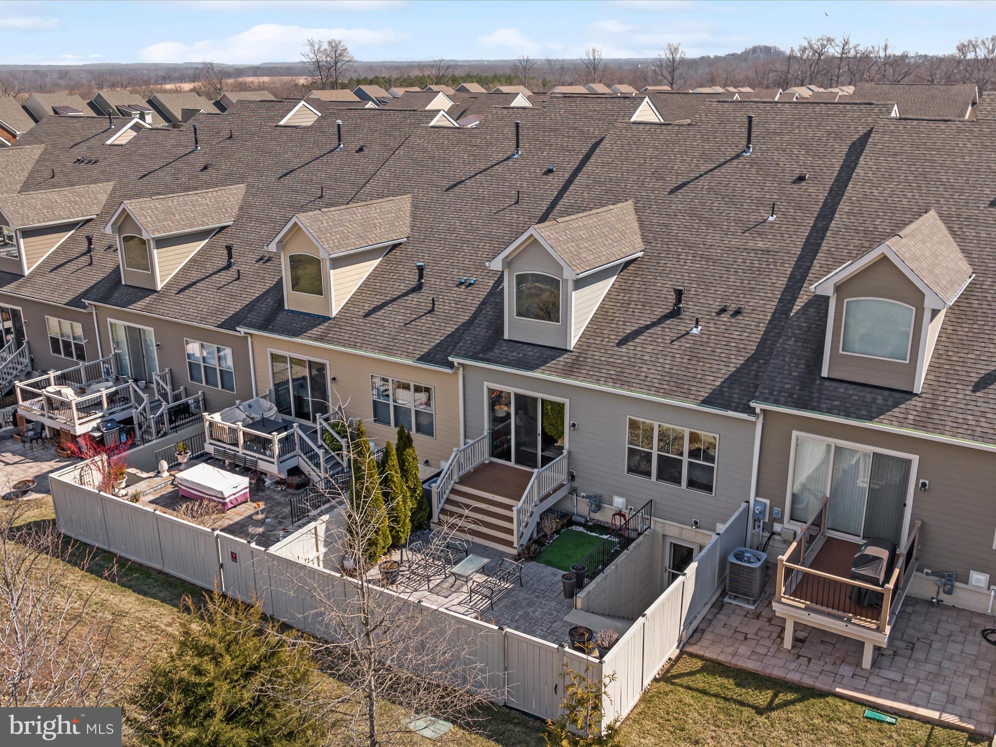 THE VISTAS AT LANSDOWNE - Residential