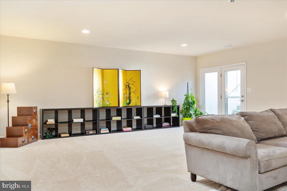 THE VISTAS AT LANSDOWNE - Residential