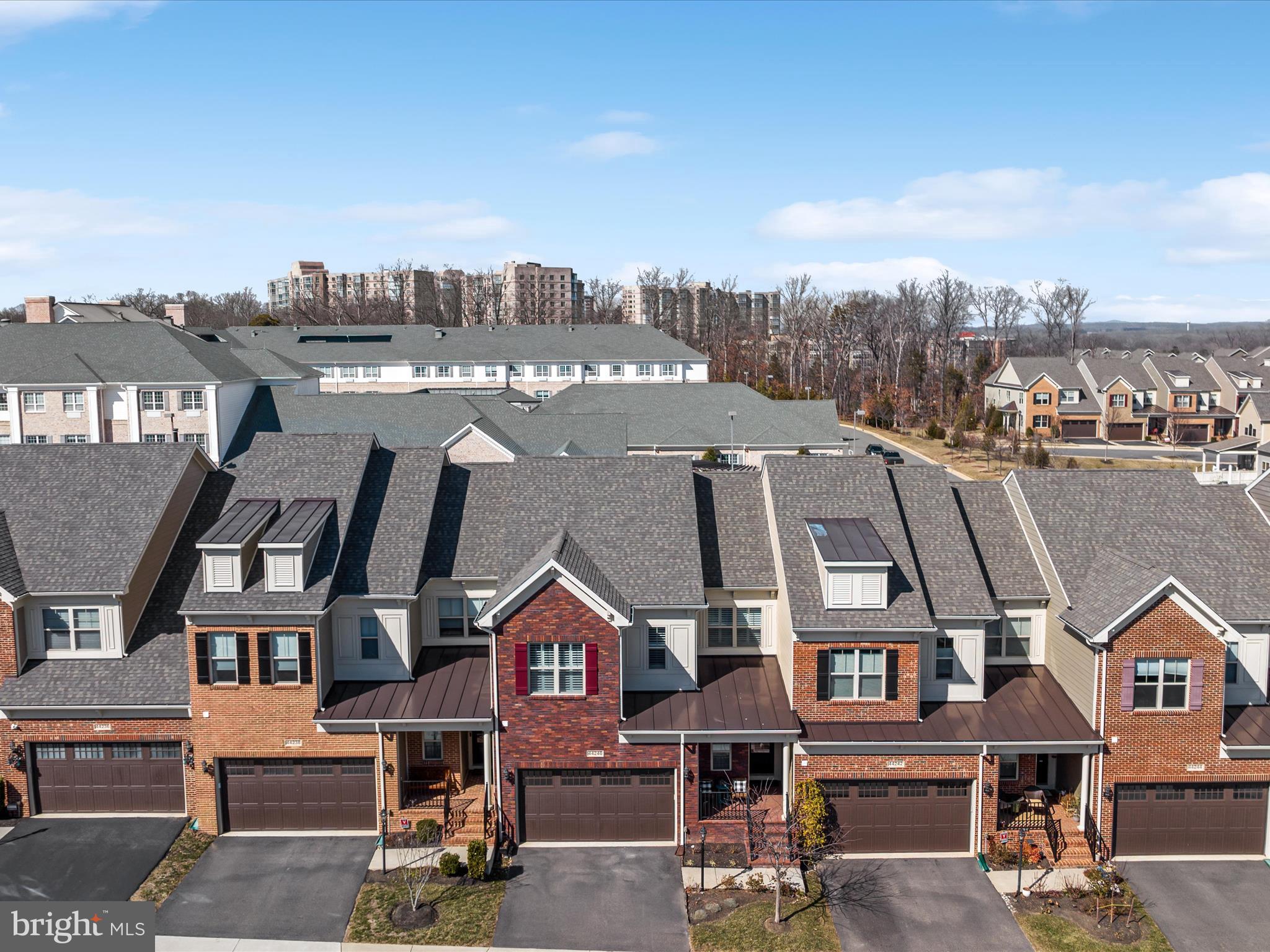 THE VISTAS AT LANSDOWNE - Residential